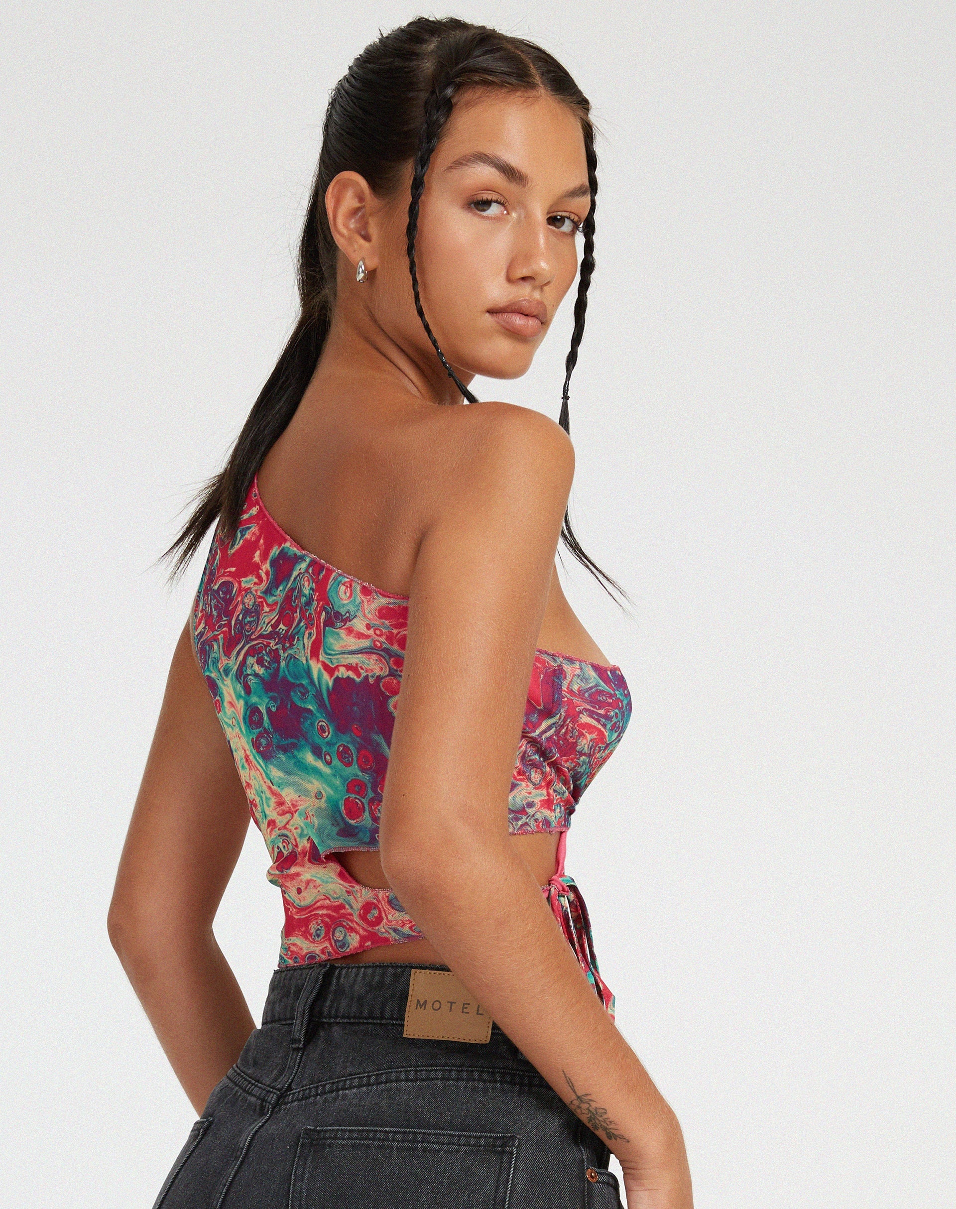 imagen de Romla Cutout Top in Festival Print