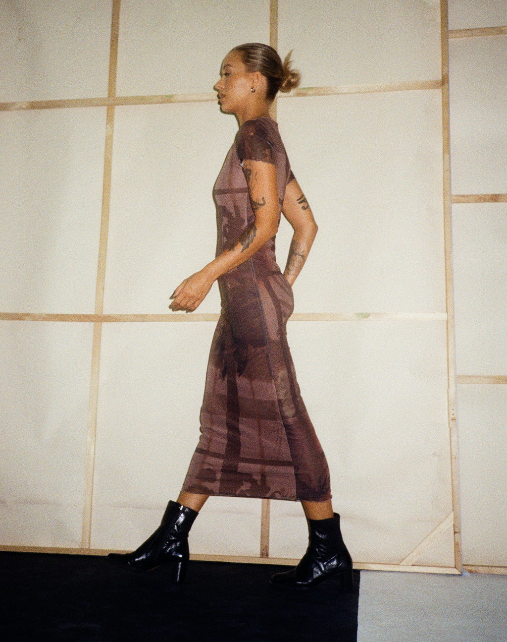 Vestido Roska Midi en marrón foto