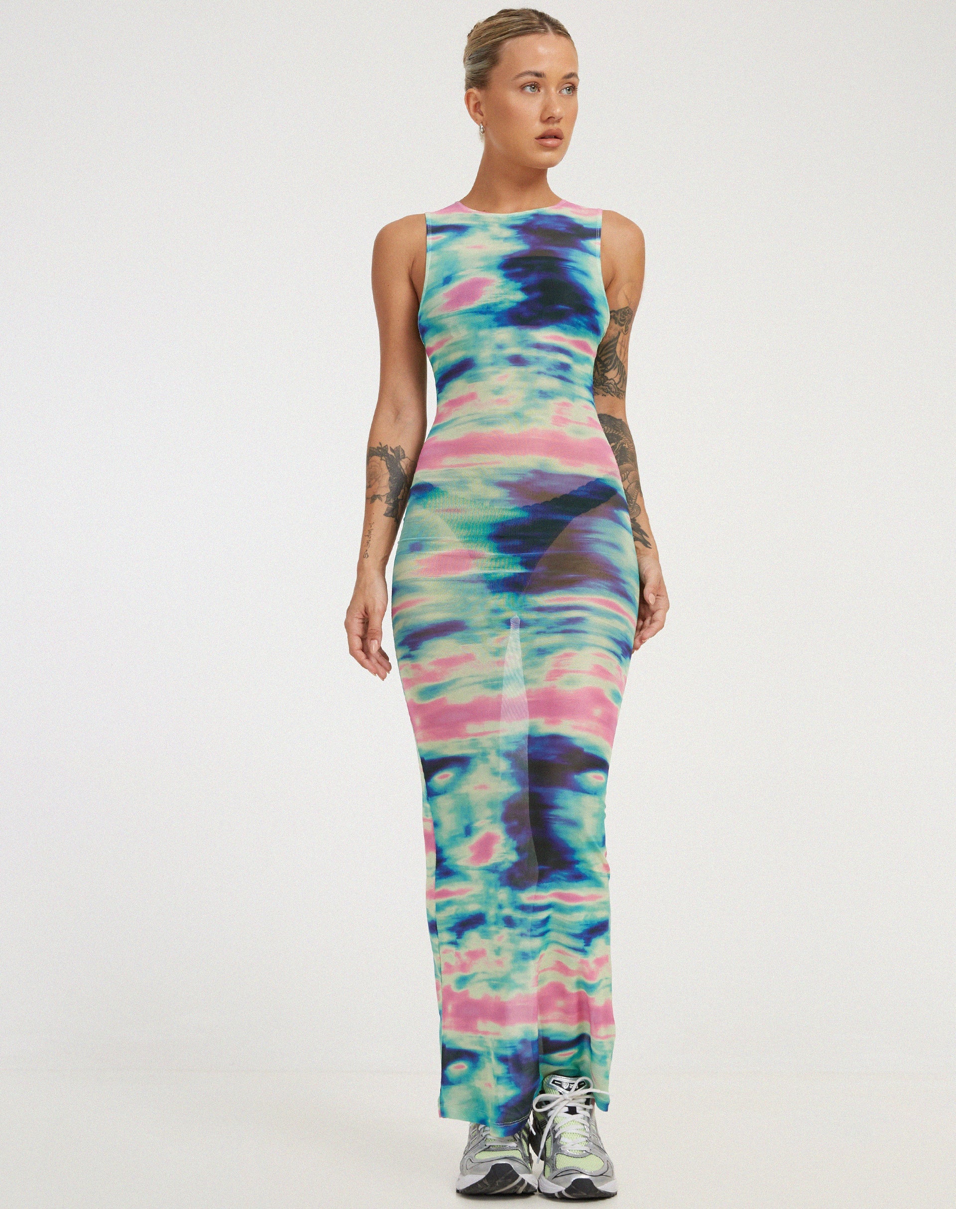 imagen de Roskila Maxi Dress in Multi Blur Orb Navy