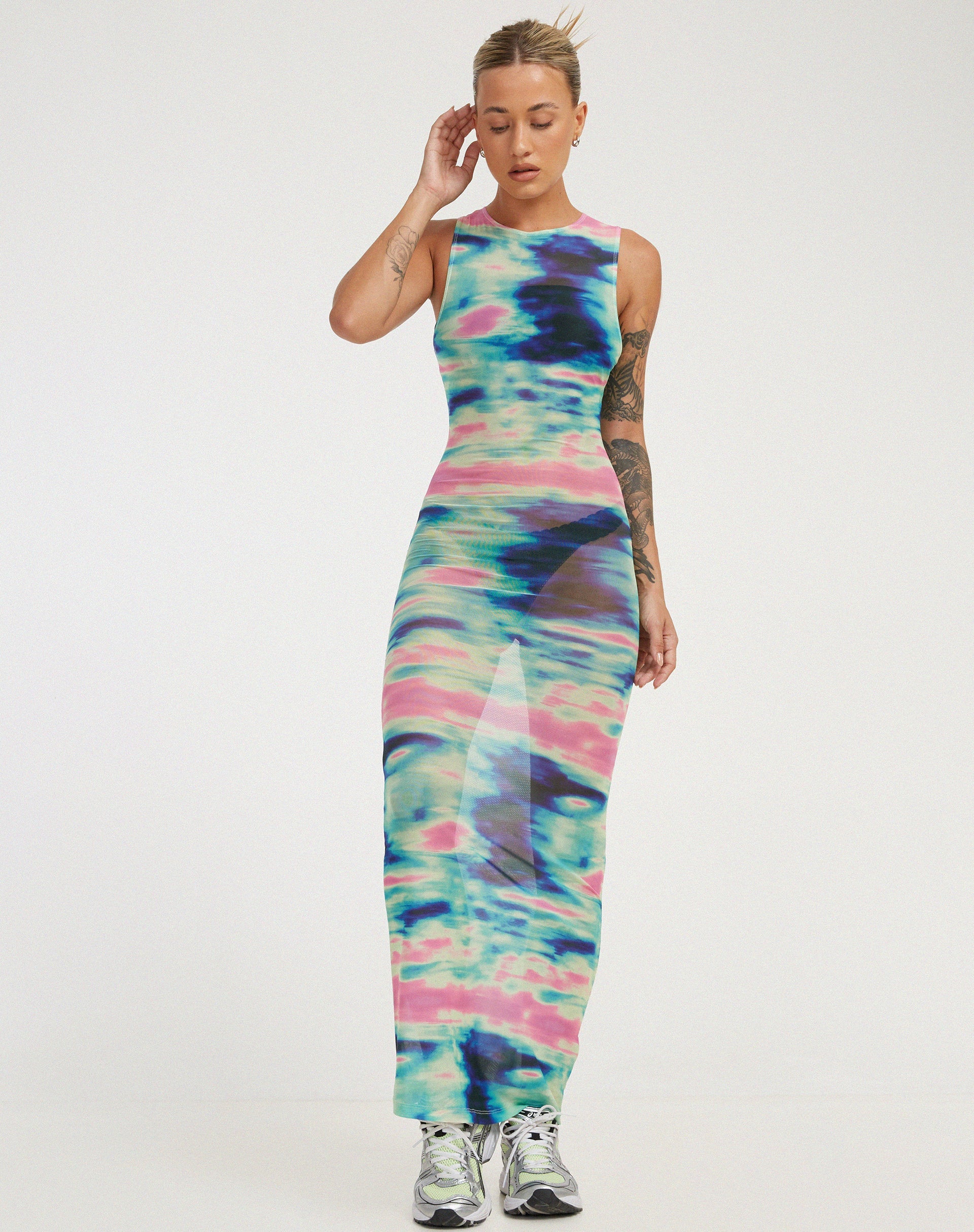 imagen de Roskila Maxi Dress in Multi Blur Orb Navy