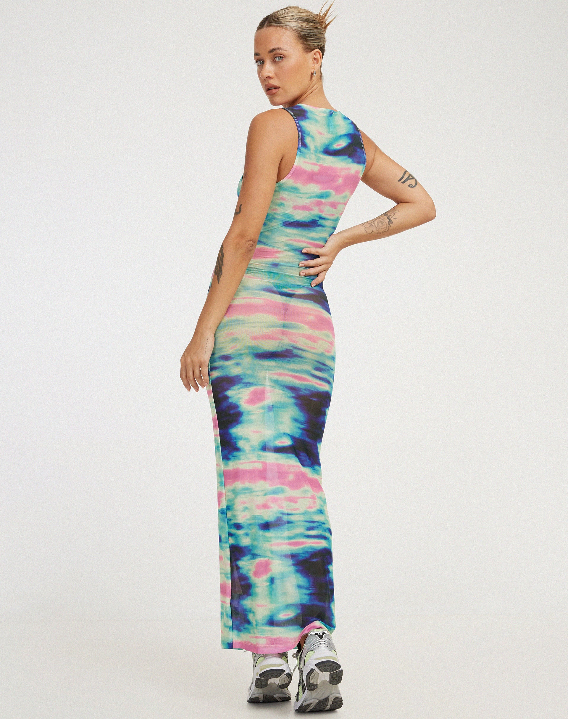 imagen de Roskila Maxi Dress in Multi Blur Orb Navy