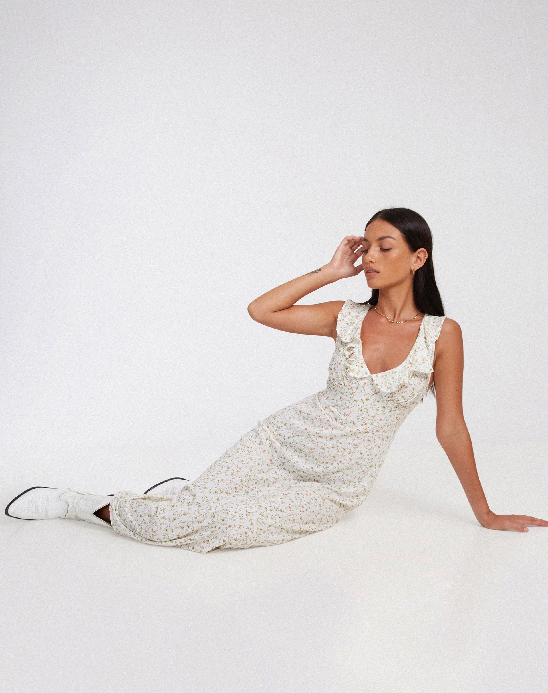 imagen de Rufiso Midi Dress in Pretty Petal Ivory