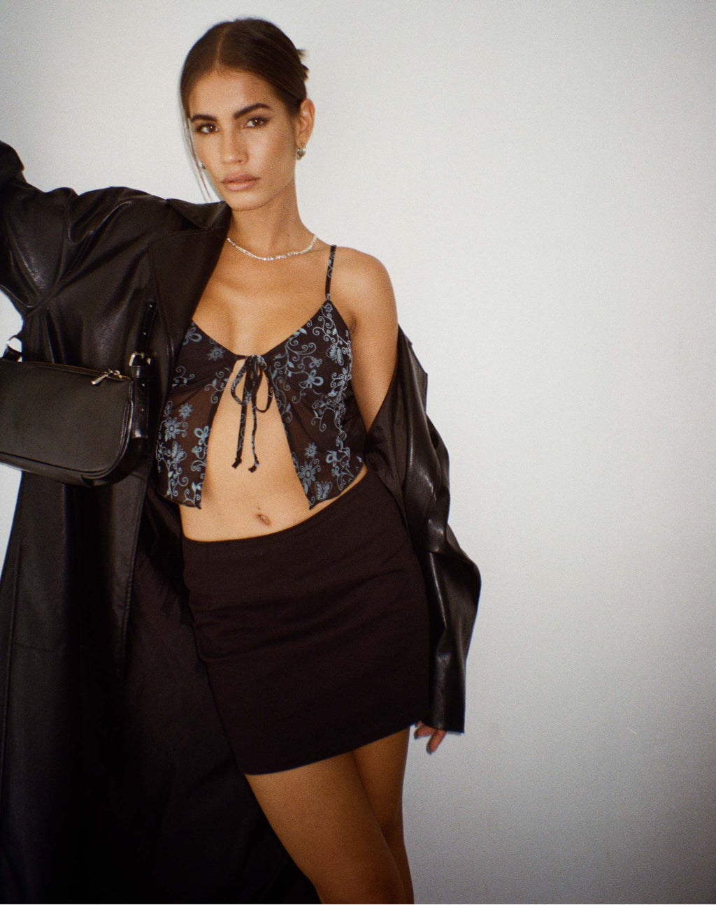 Camiseta Rumak Cami Top en Butterfly Vine Flock Azul