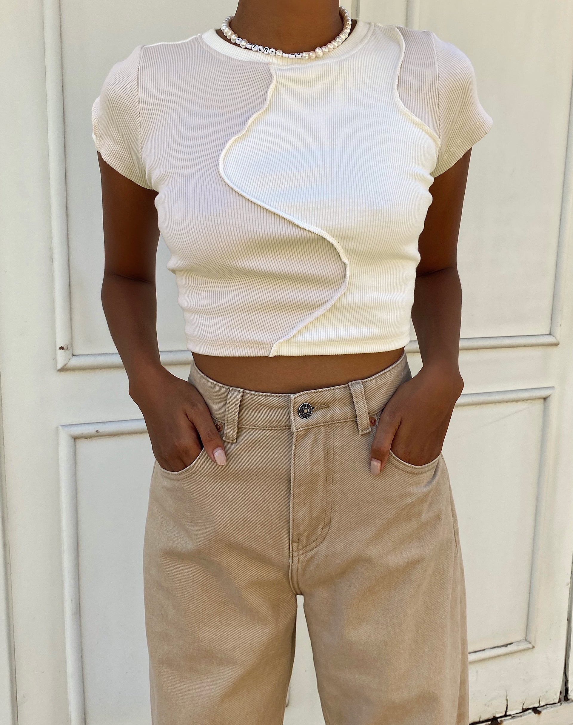 Imagen de Motel X Barbara Kristoffersen Ruta Crop Top en paneles marfil y blanco invierno