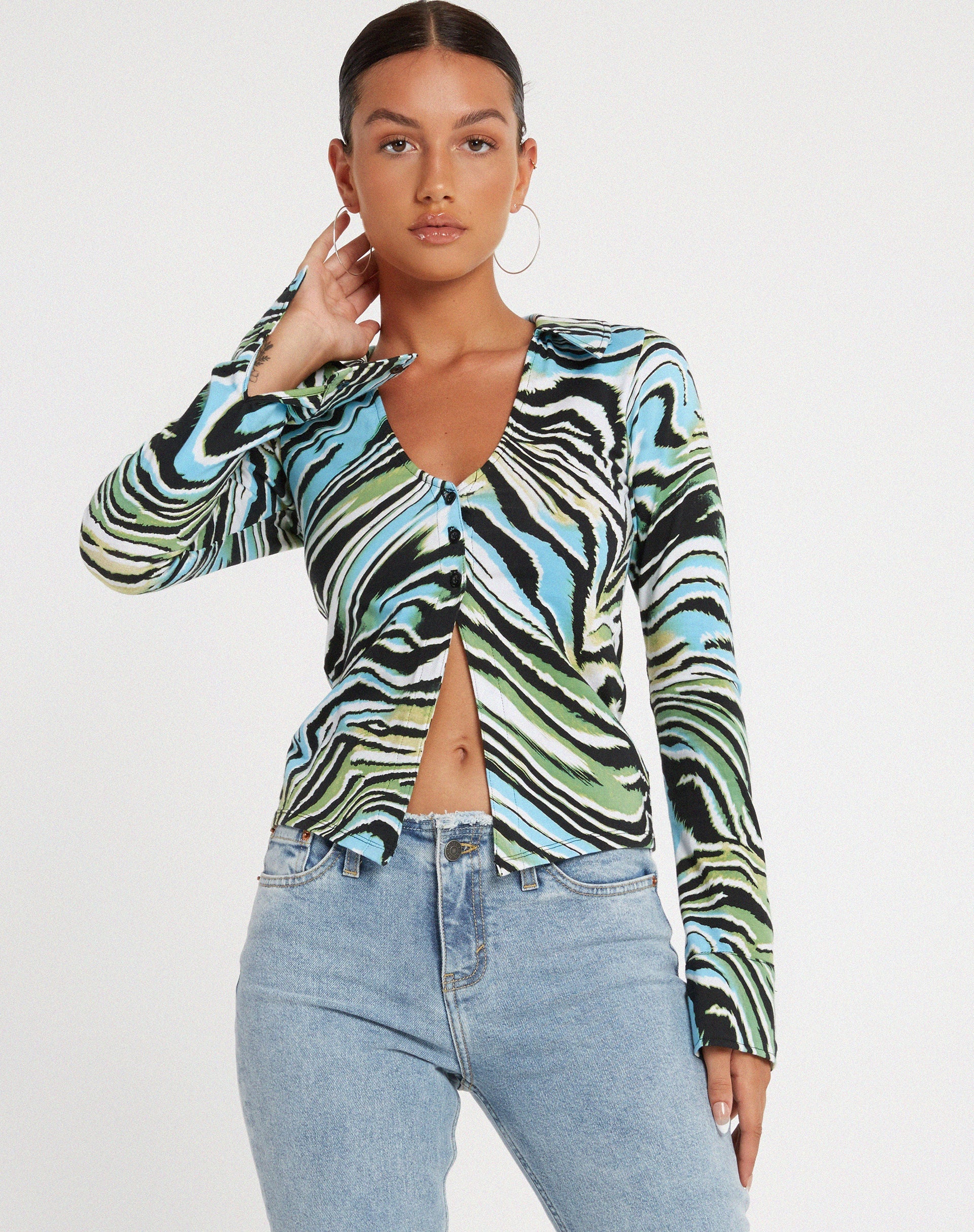 imagen de Ruth Shirt en Warped Zebra Blue