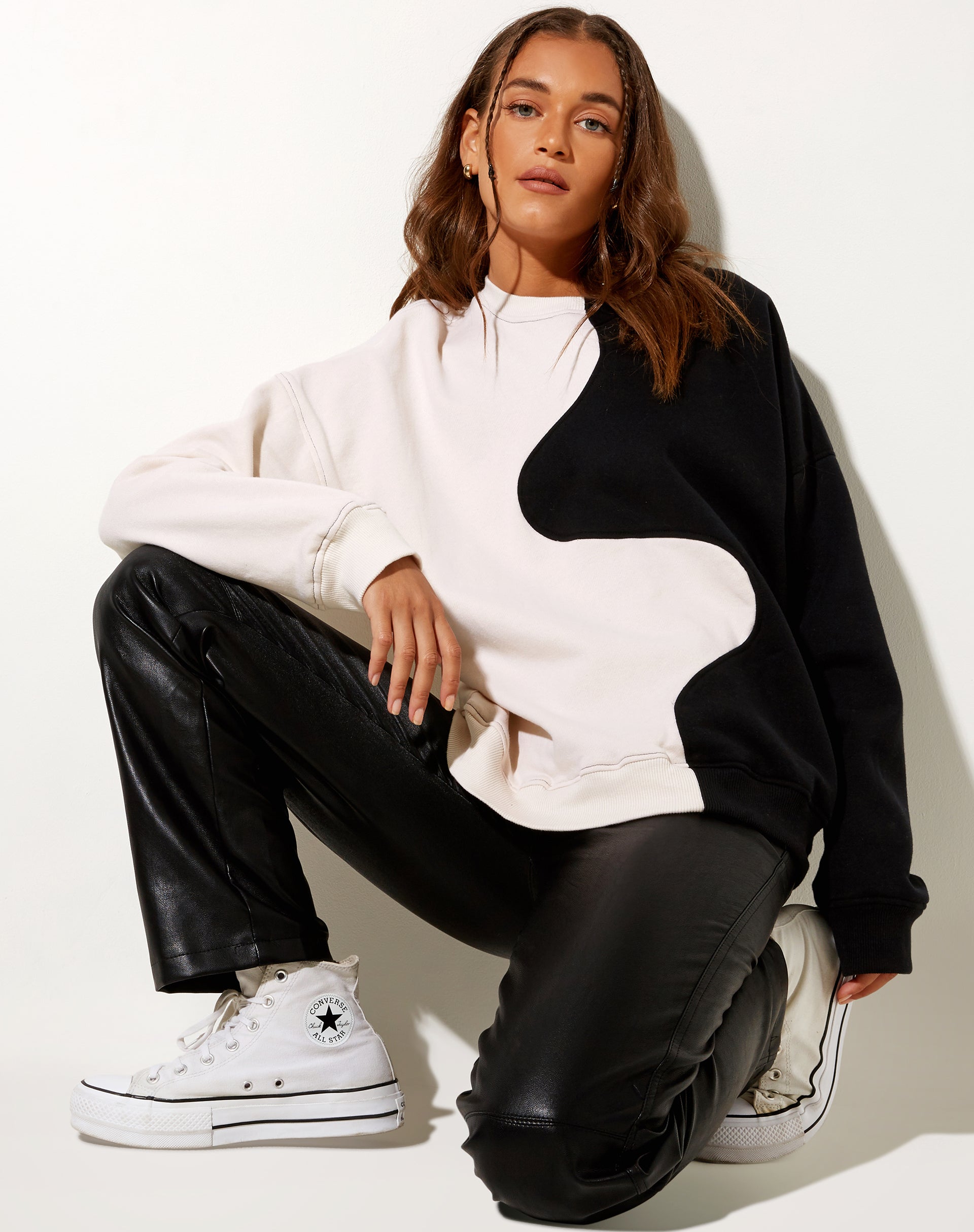 Imagen de Ryu Sudadera de invierno blanca y negra