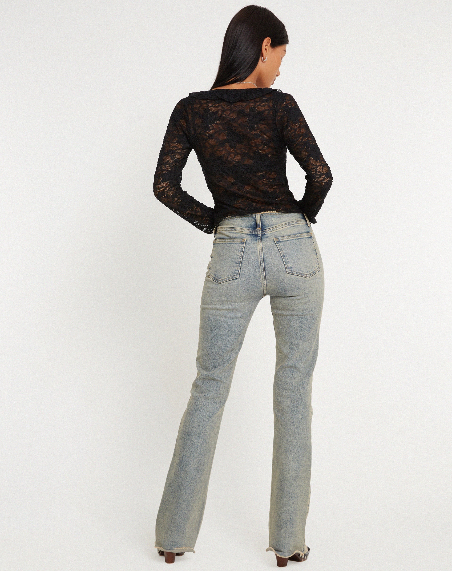 imagen de Sadiru Cardi en Lace Black