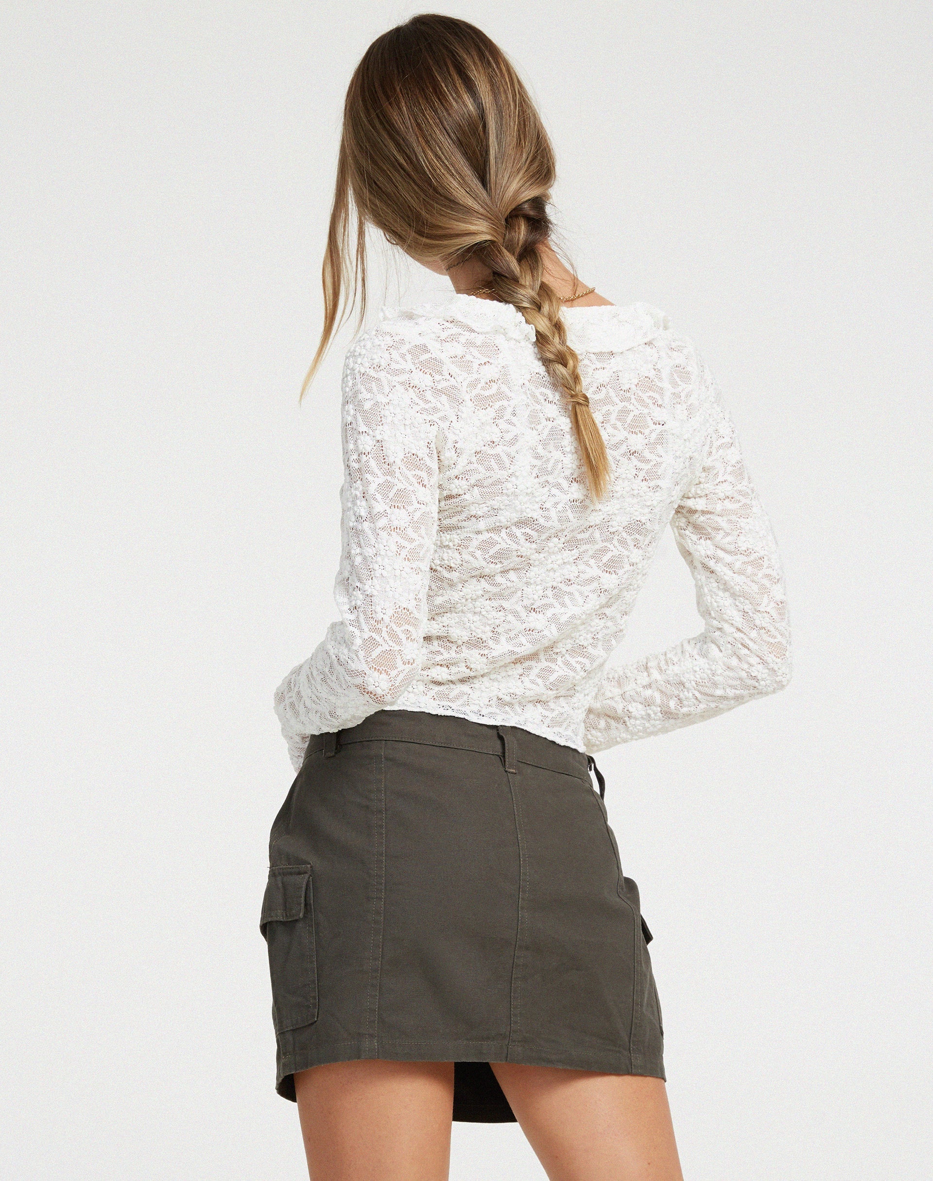 imagen de Sadiru Cardi en Lace Ivory