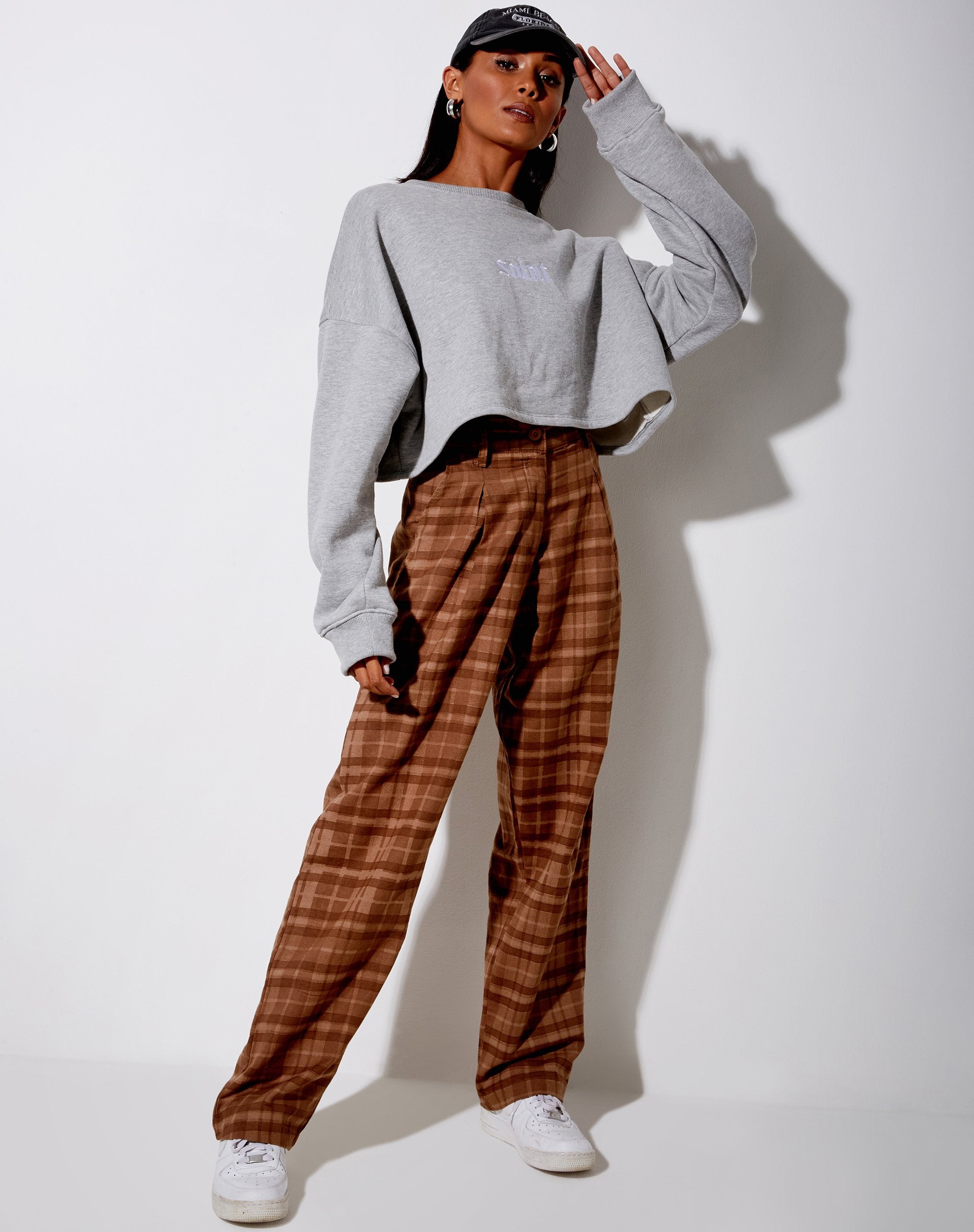 Imagen del pantalón Sakila de cuadros marrones