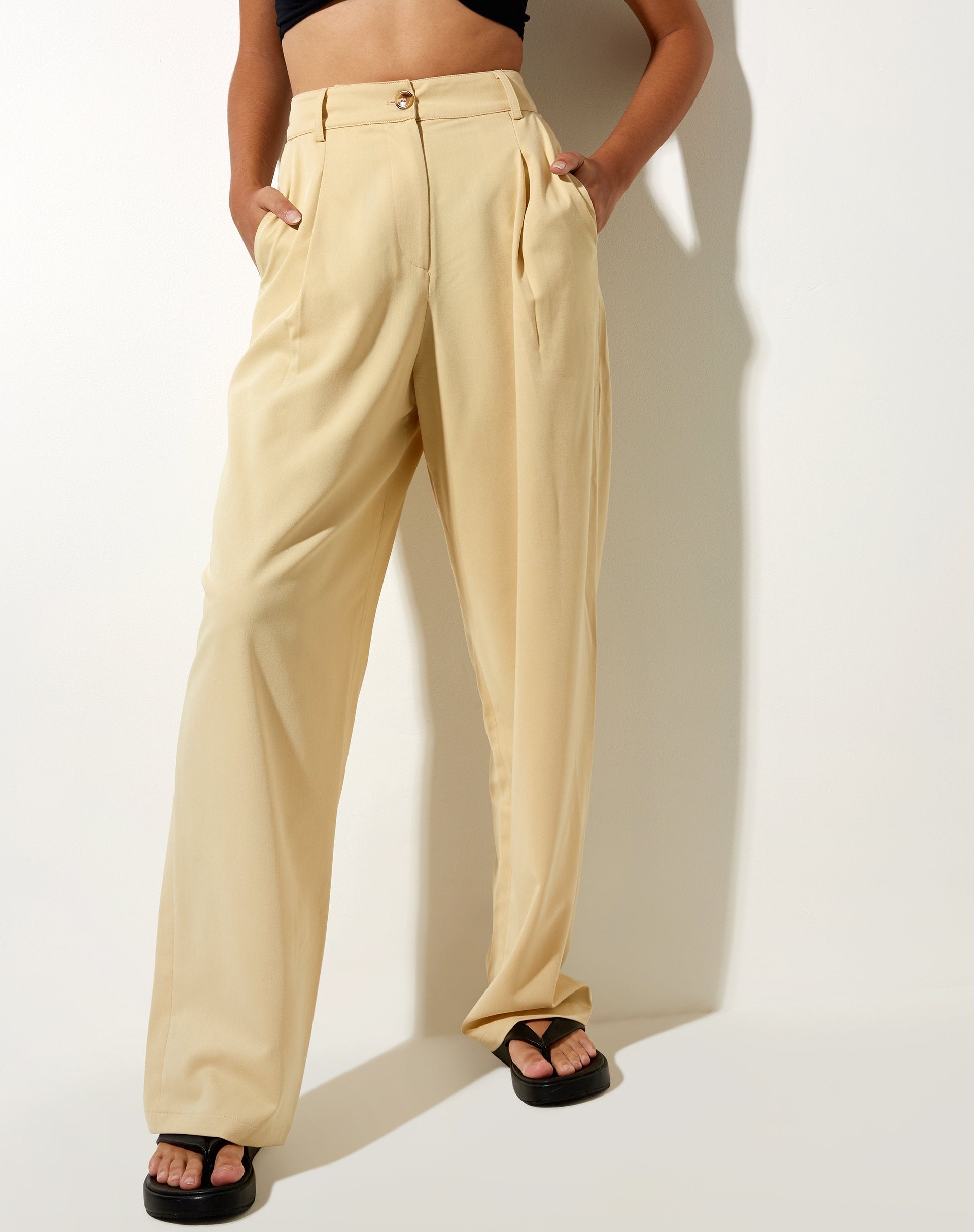 Imagen del pantalón Sakila en crema de mantequilla