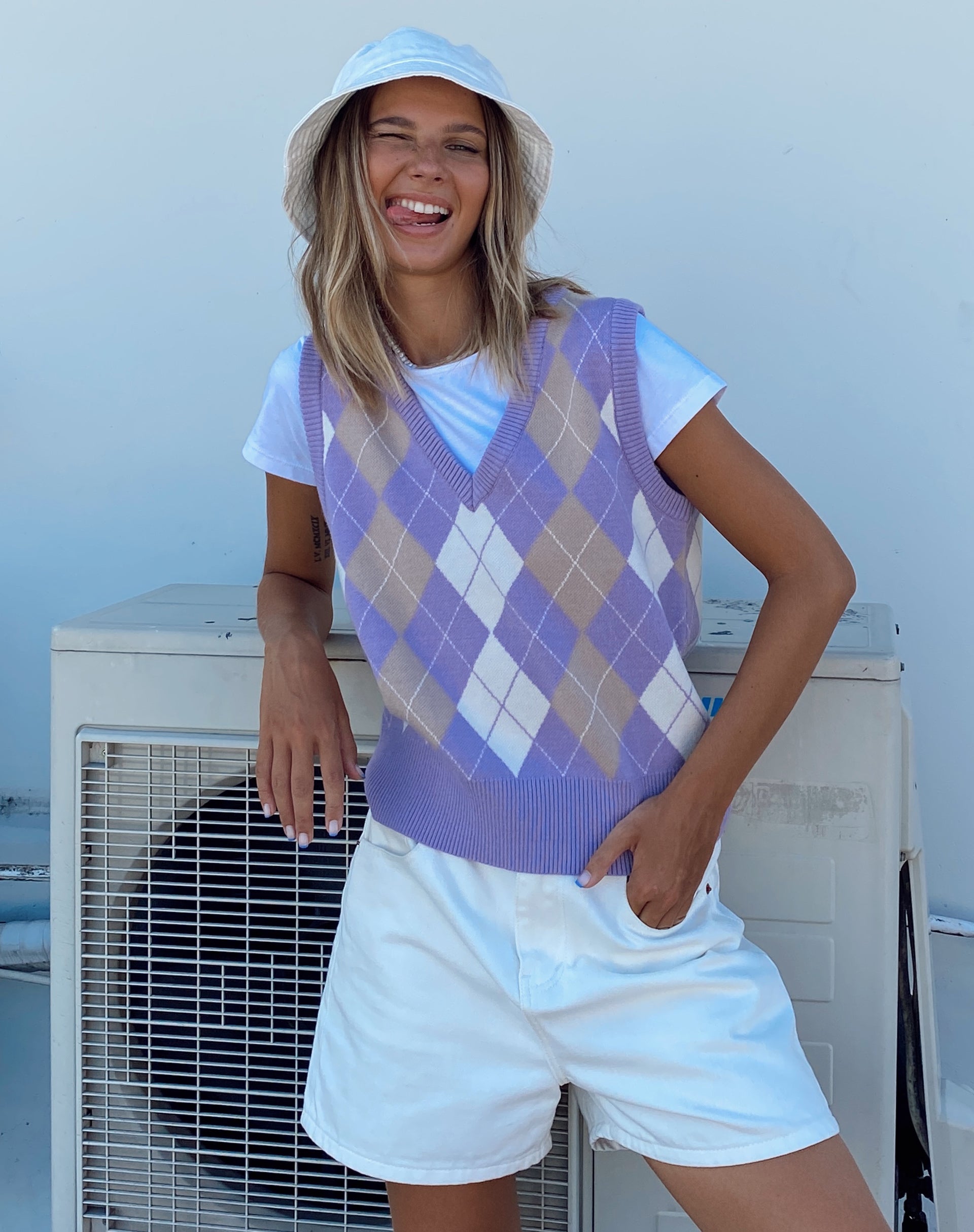 Imagen de Chaleco Sami en Argyle Lila Crema Tan