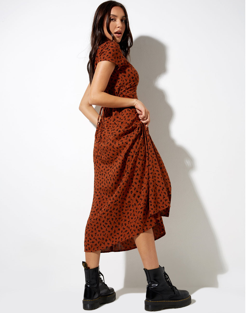 Vestido Sanrin Midi en Dainty Daisy Marrón Bombay
