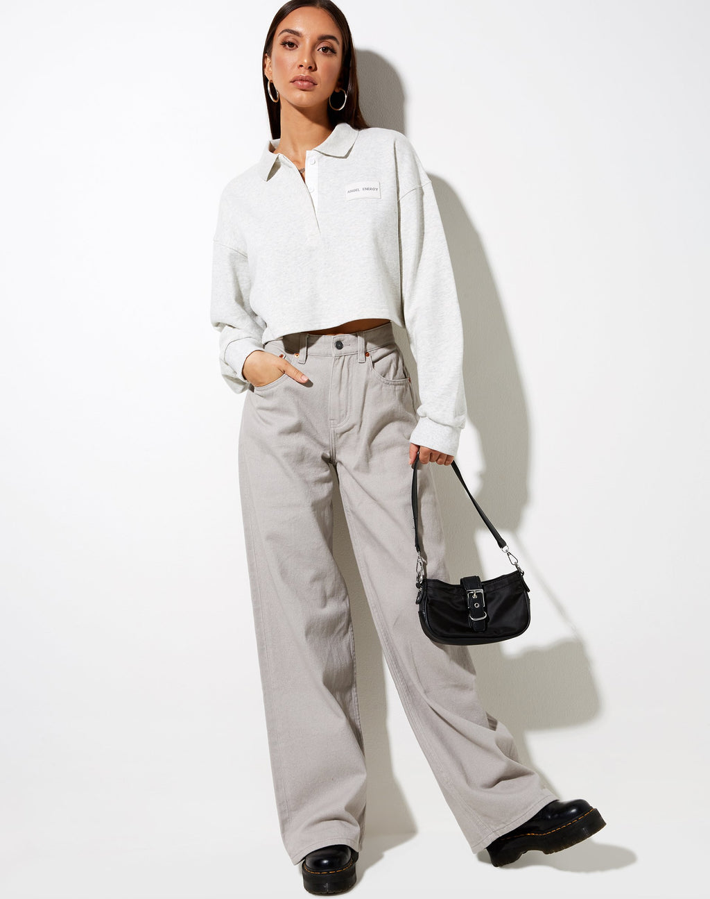 Saria Crop Top en gris lavado Etiqueta 'Angel Energy