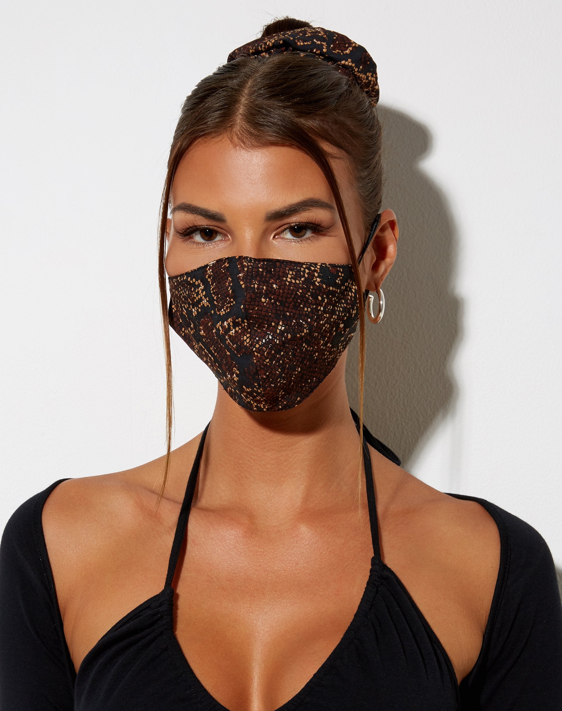 Imagen de Mascarilla facial en boa oscura Marrón