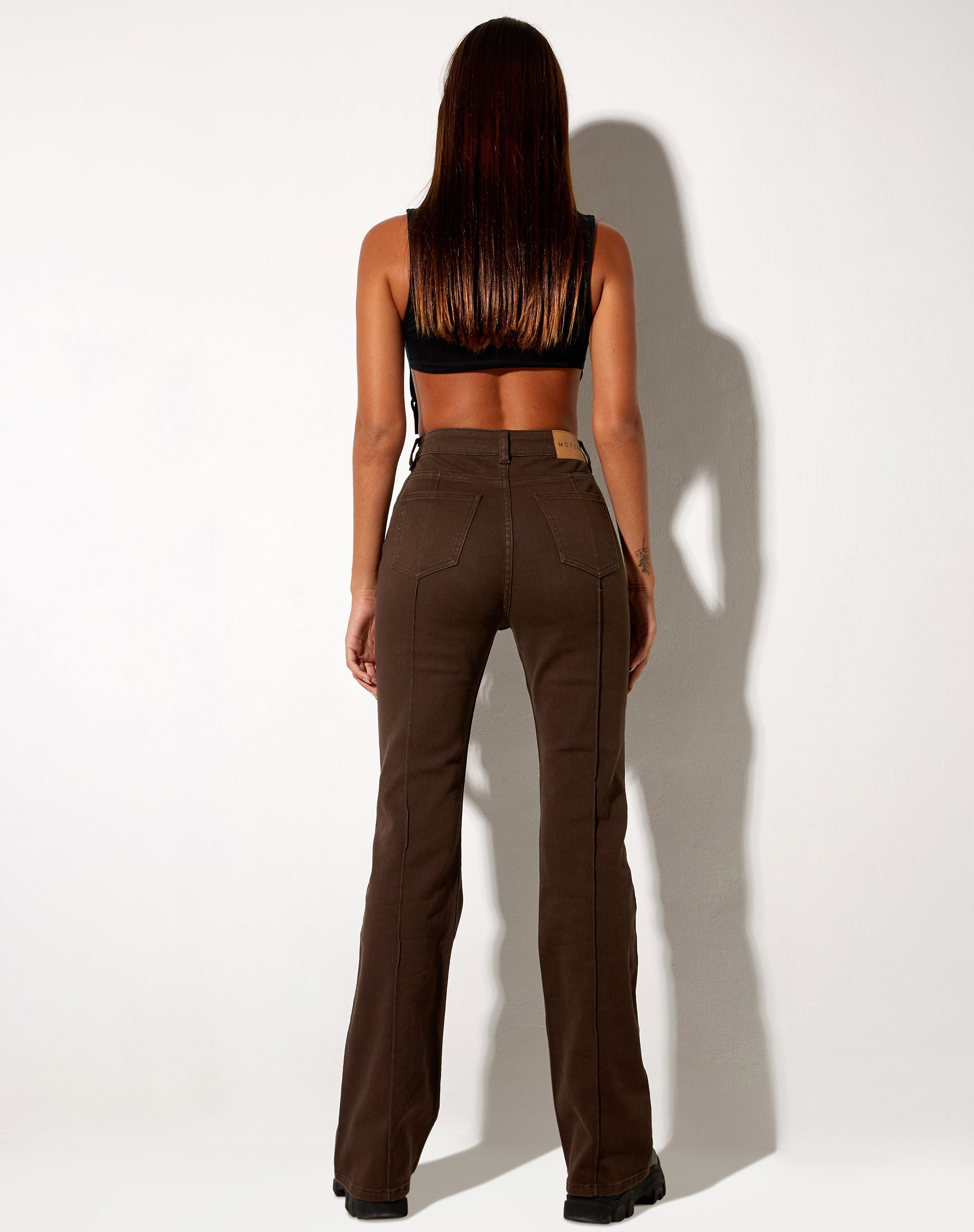 Imagen de Seam Bootleg Jeans en Bitter Chocolate