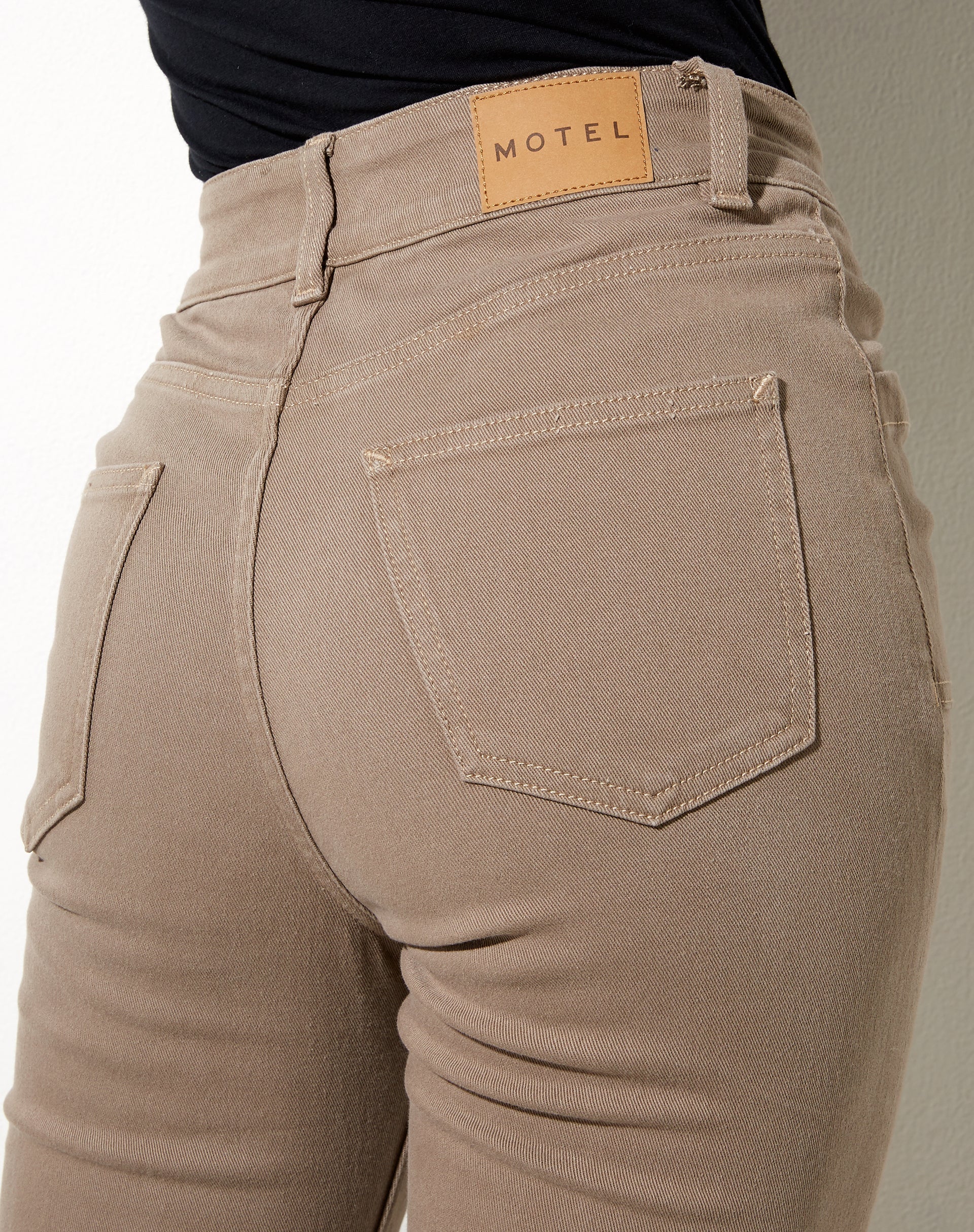 Imagen de Seam Split Jeans en Burnt Olive