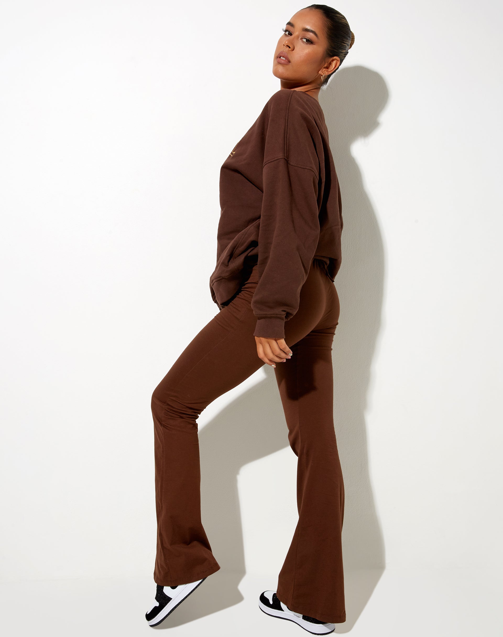 Imagen del pantalón Sekar Flare en cacao