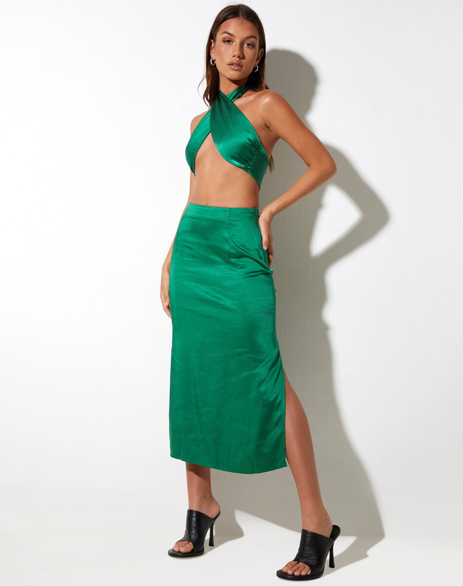 imagen de Tindra Falda Midi en Satén Verde Kelly