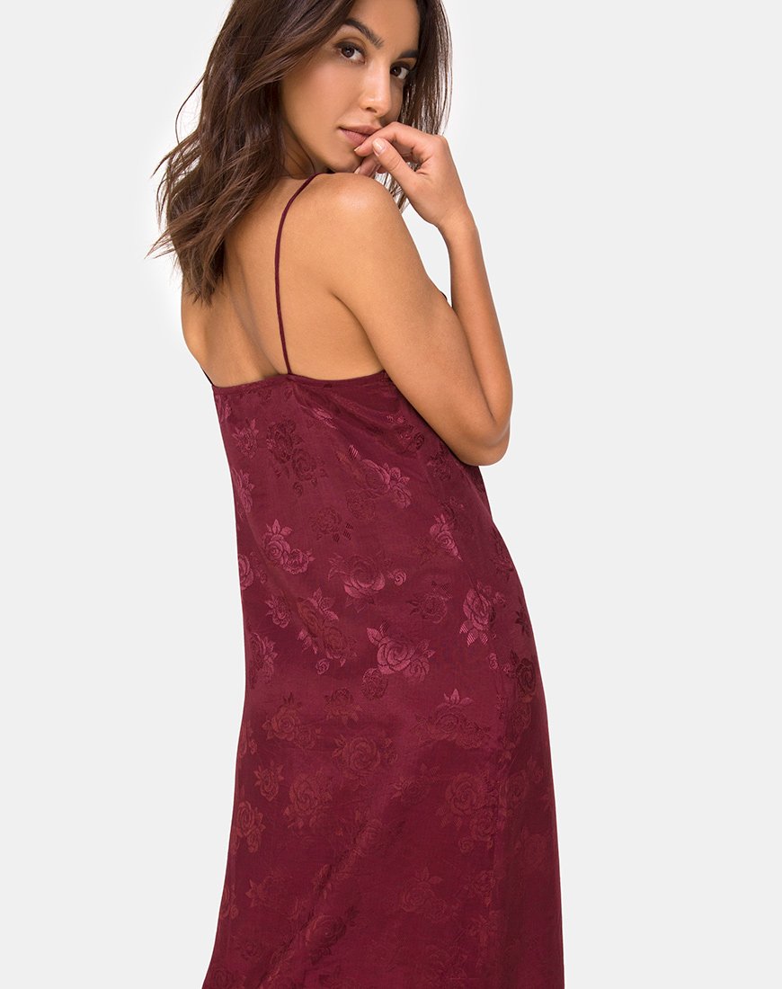 Imagen del vestido Senia de satén rosa burdeos