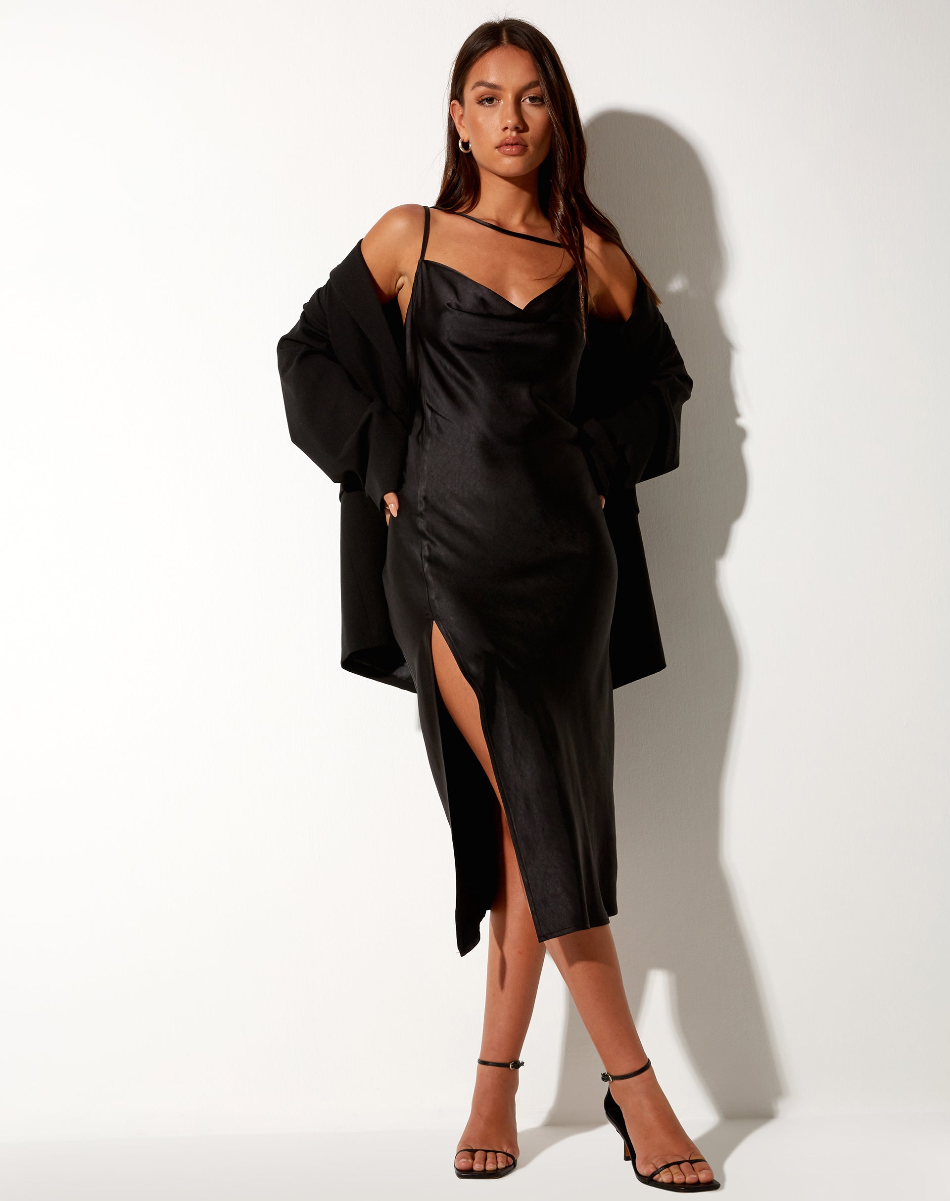 Imagen de Shantique Vestido Midi en Satén Negro