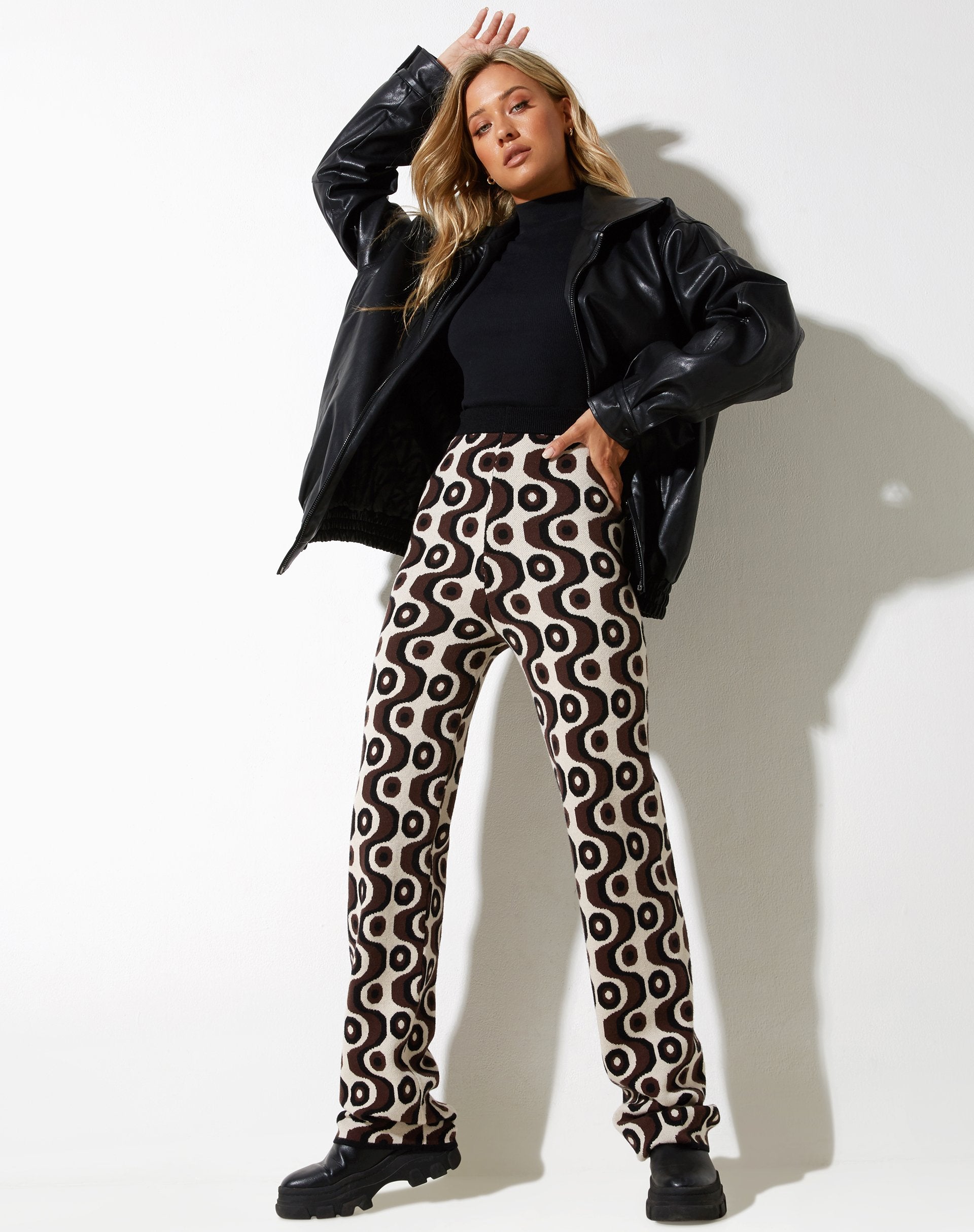 imagen de Sheba Pantalones de pierna ancha en Wavy Geo Marfil Marrón y Negrov