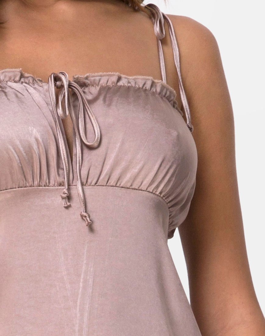 Imagen del vestido Shilia de satén visón