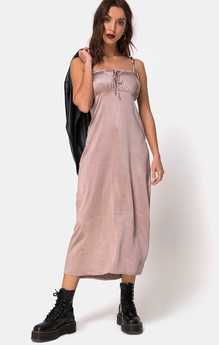 Imagen del vestido Shilia de satén visón