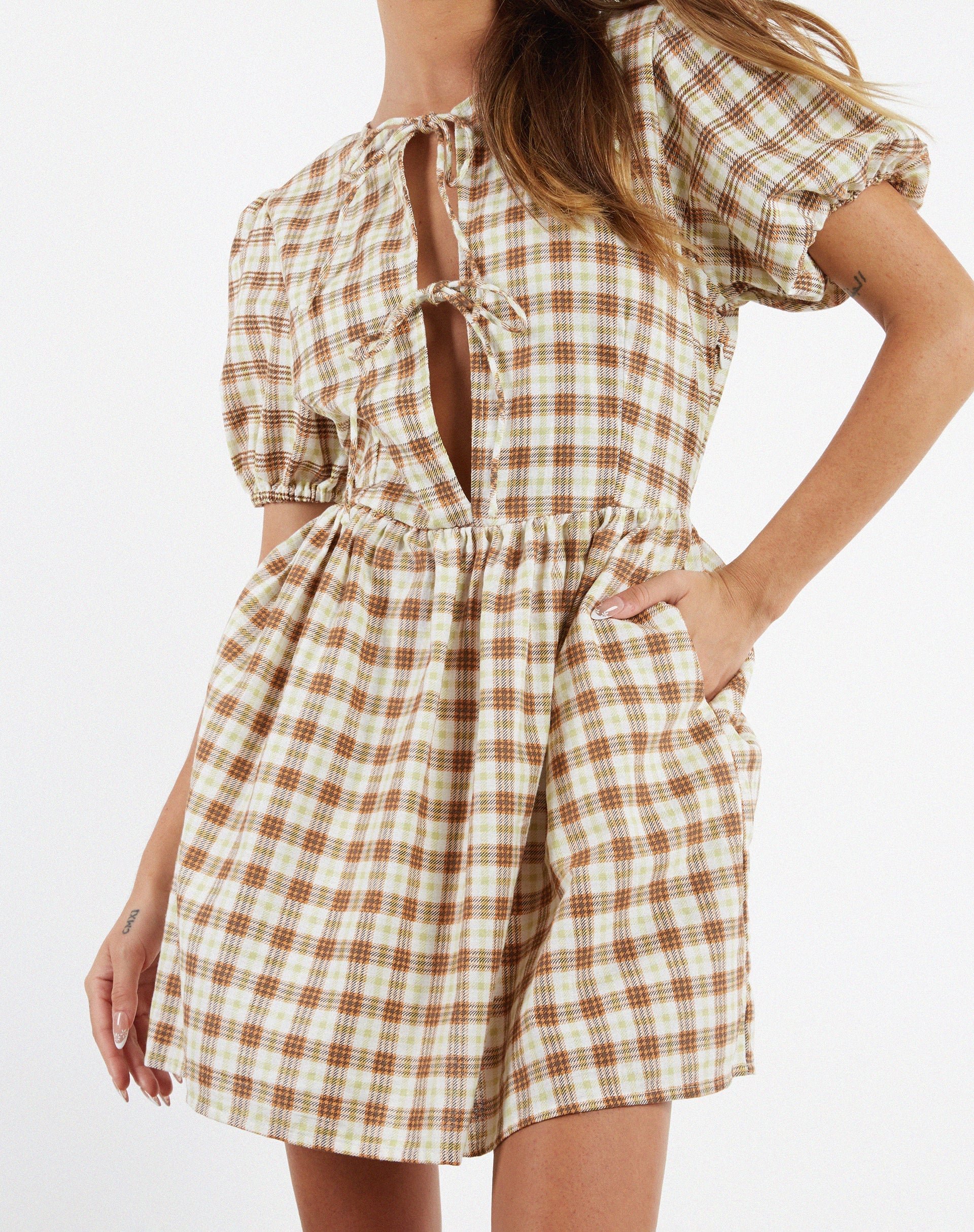 Imagen de MOTEL X JACQUIE Shirley Mini Dress in Yellow Brown Check