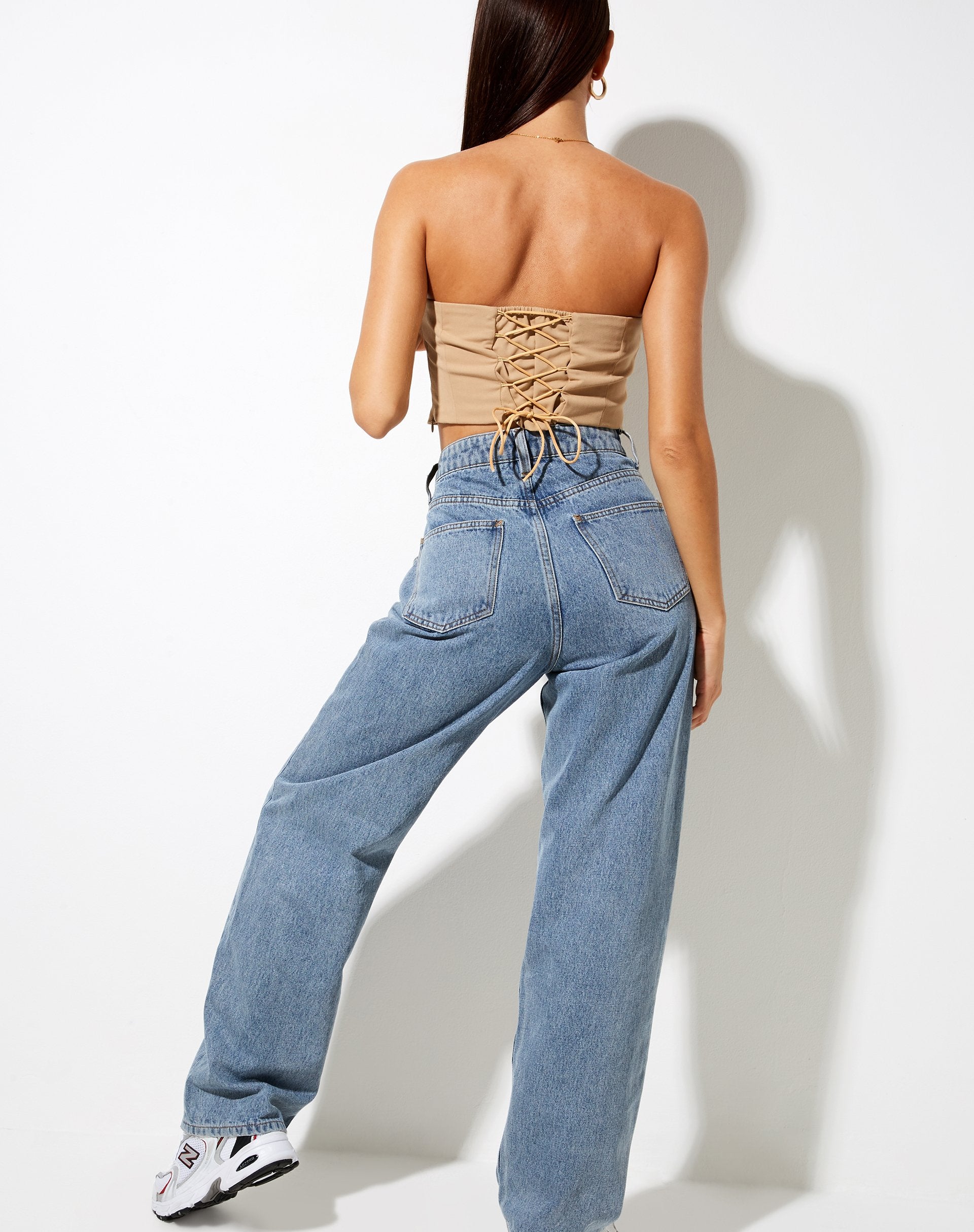 Imagen de Shoki Bandeau Top en almendra