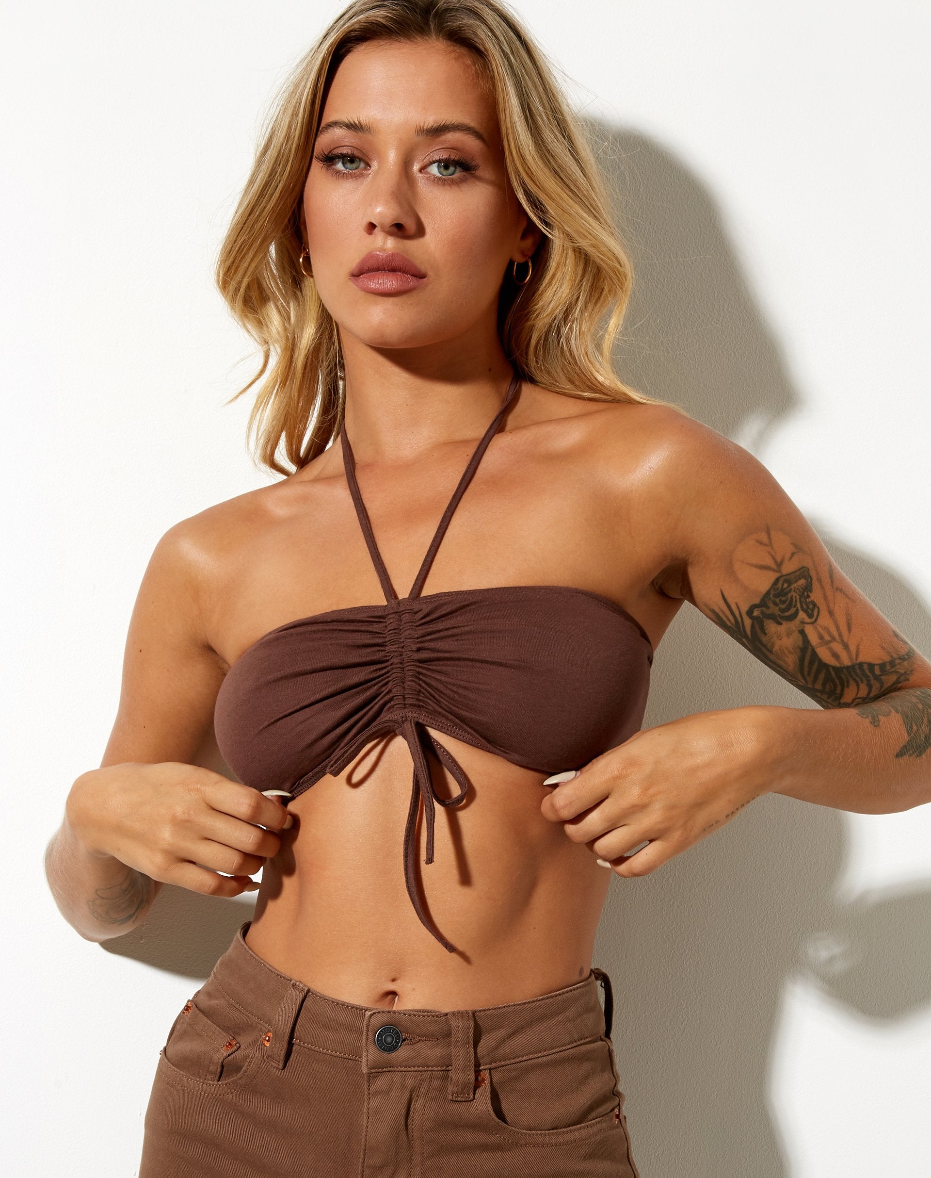 Imagen de Shuji Crop Top en Lycra Caoba Profundo