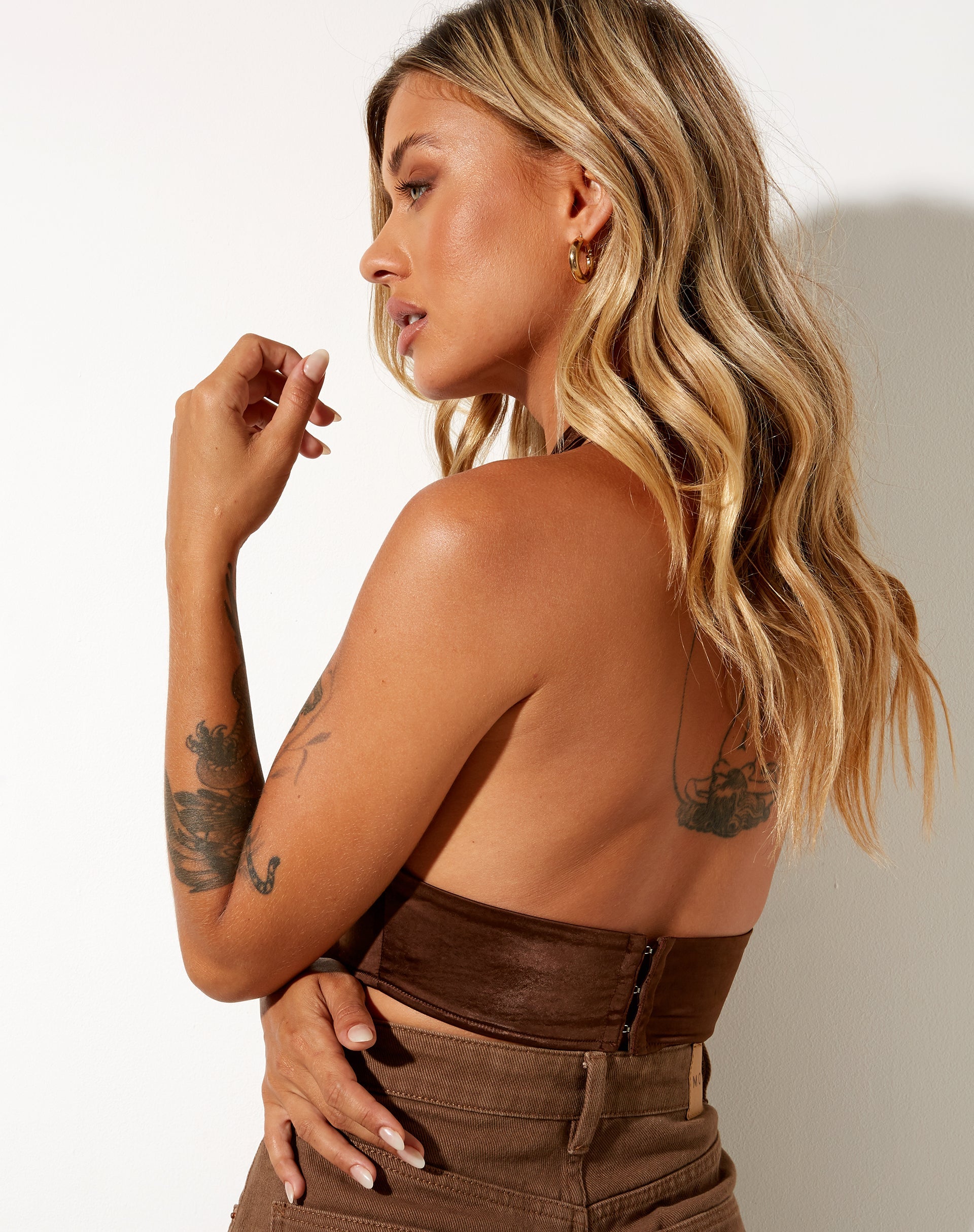 Imagen de Silta Crop Top de satén Chocolate