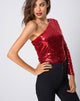 Imagen de la blusa Tia de lentejuelas color rubí