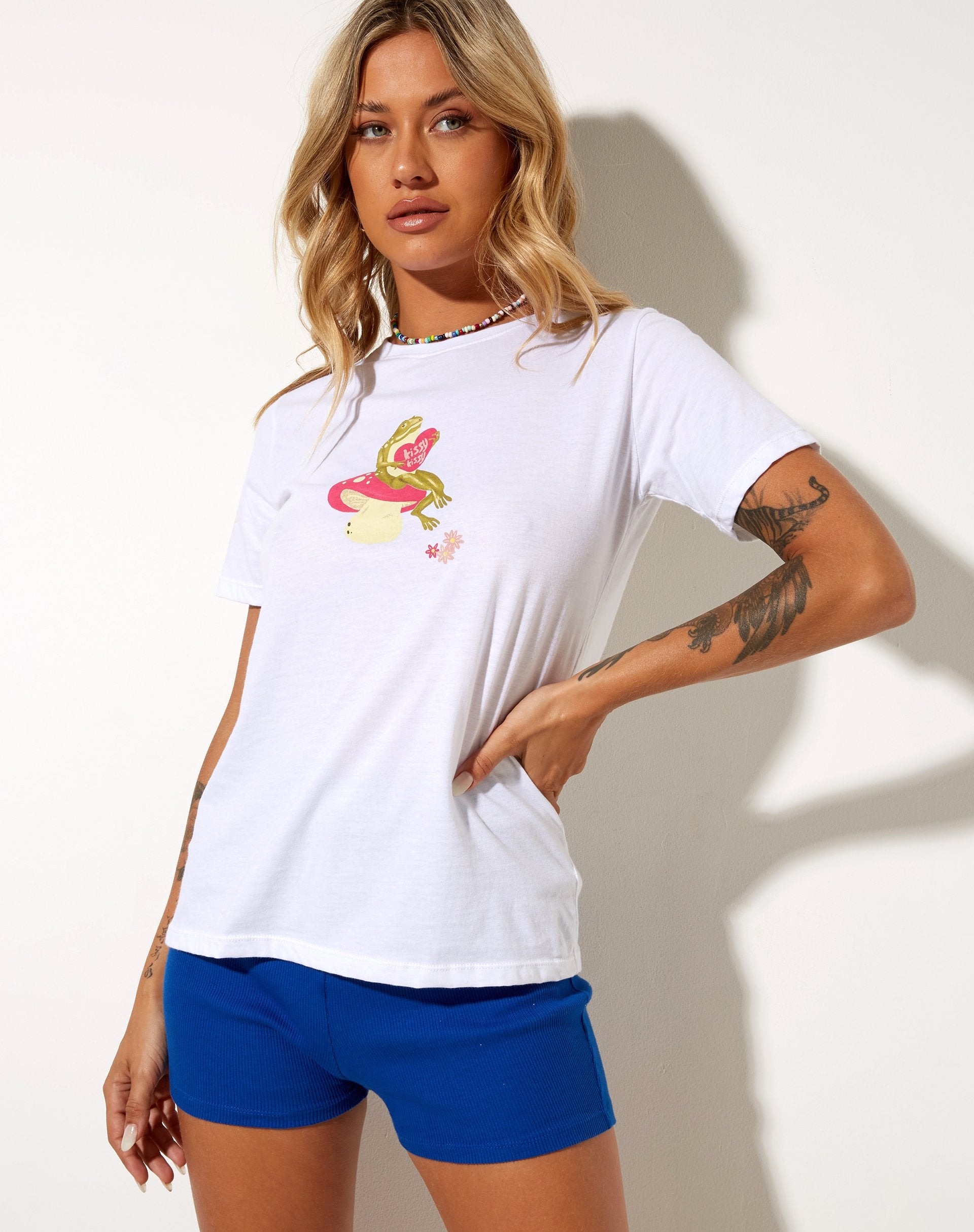 Imagen de Slim Fit Tee in White Kissing Frog