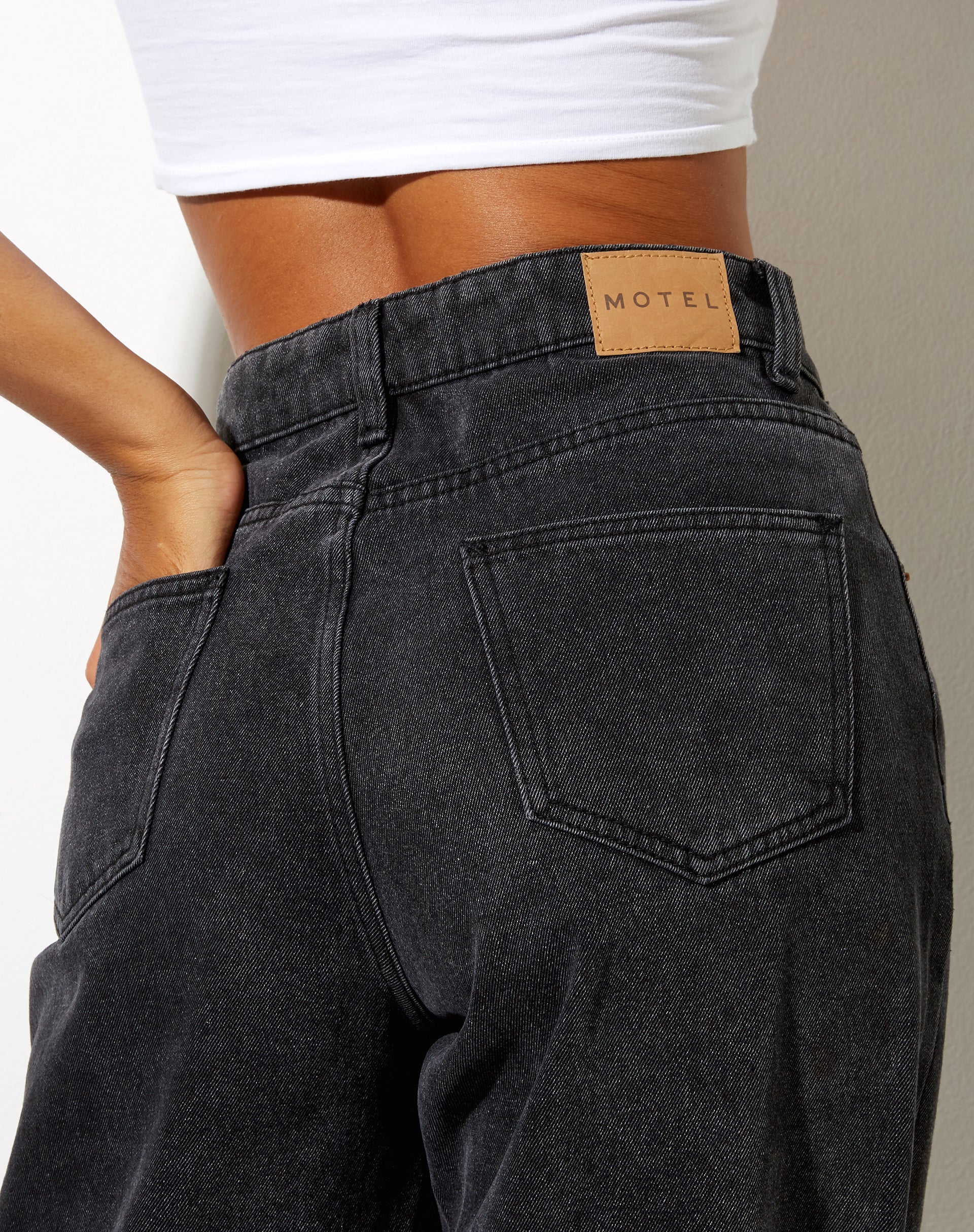 Imagen de Split Parallel Jeans en lavado negro