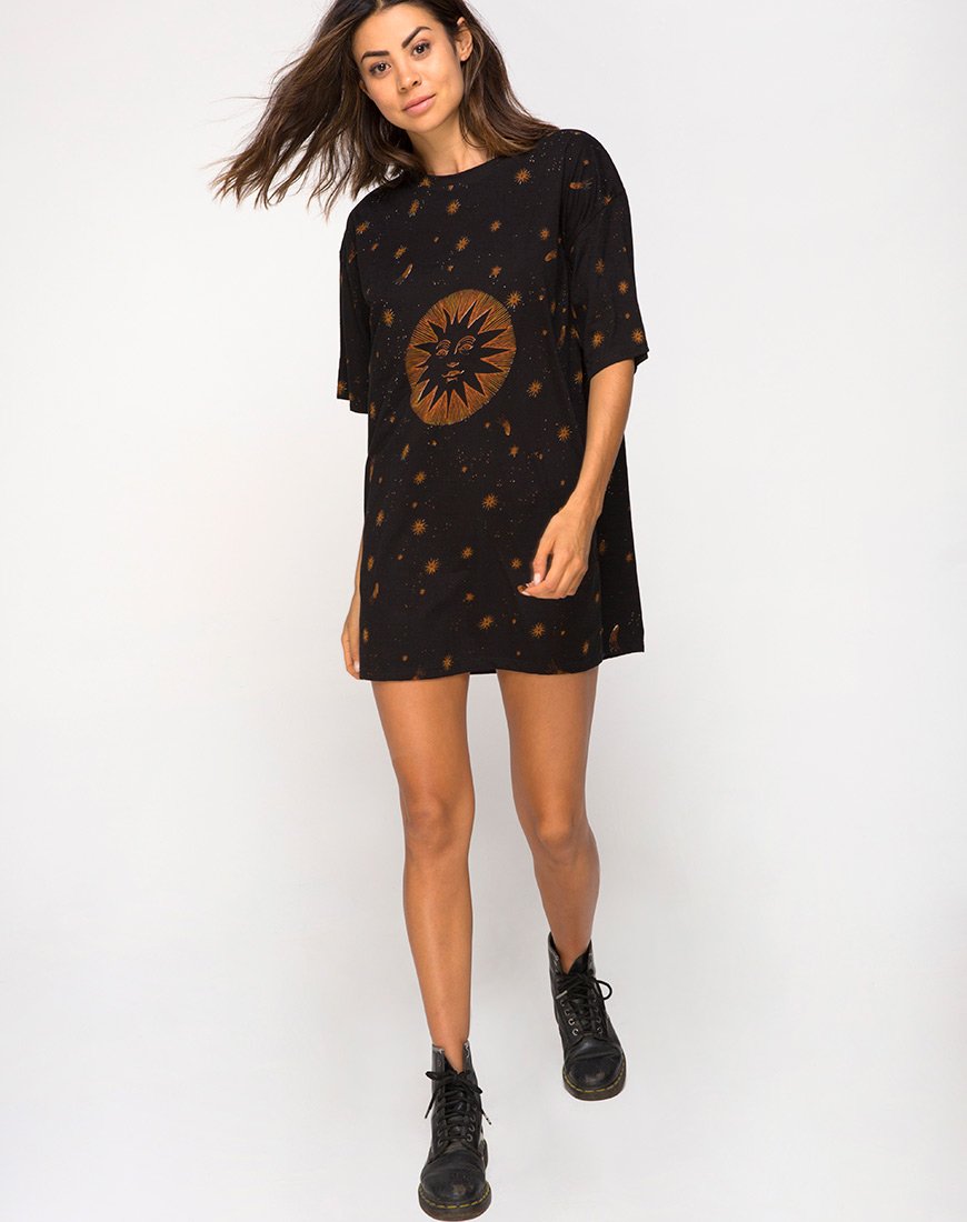 Imagen de la camiseta Sunny Kiss en negro celeste Colocación