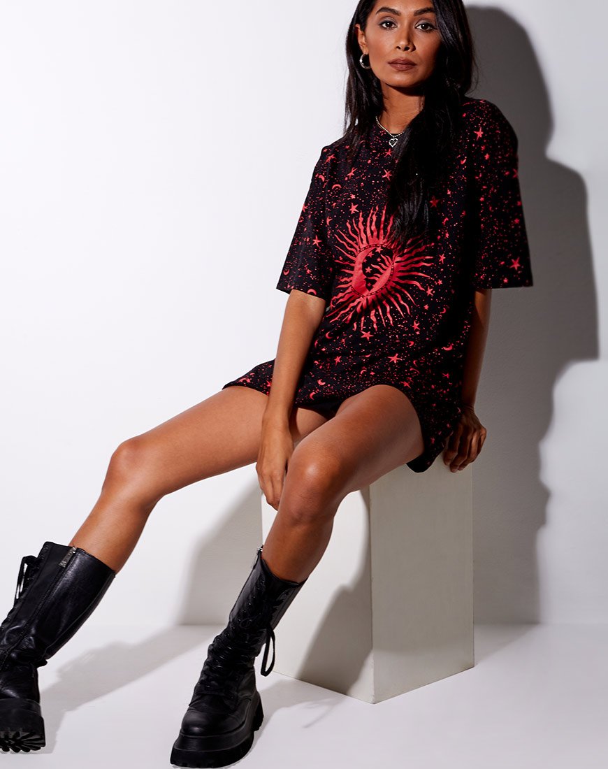 Imagen de Sunny Kiss Tee en negro y rojo Cosmos