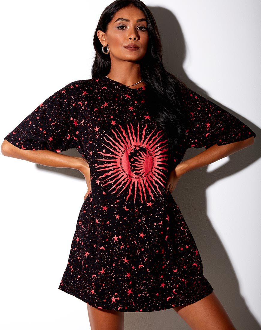 Camiseta Sunny Kiss en negro y rojo cosmos