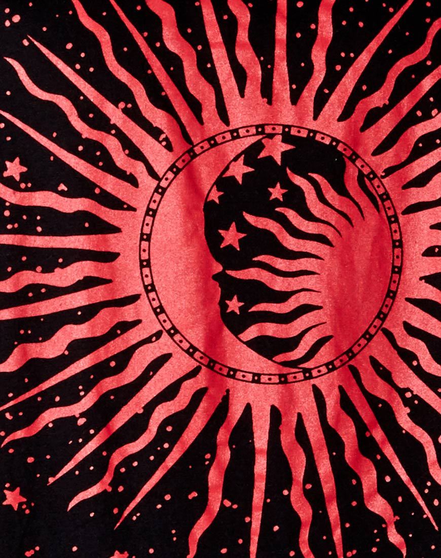 Imagen de Sunny Kiss Tee en negro y rojo Cosmos