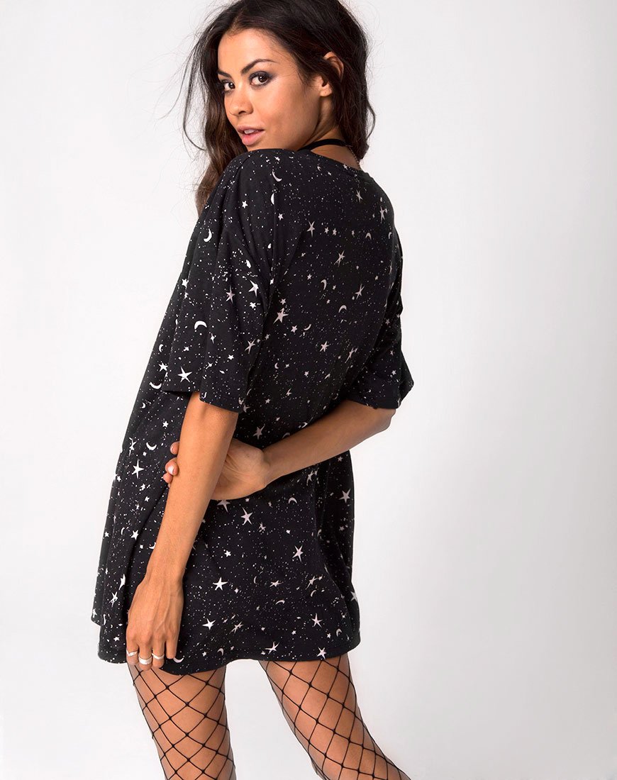 Imagen de Sunny Kiss Oversized Tee en negro Cosmos
