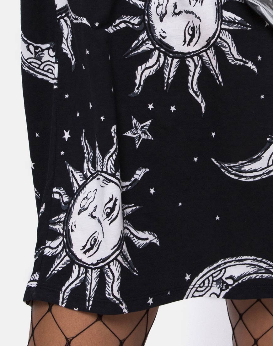 Imagen de Sunny Kiss Tee in Oversize Sun Moon and Stars