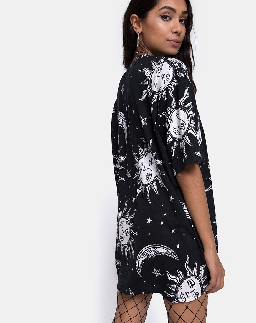 Imagen de Sunny Kiss Tee in Oversize Sun Moon and Stars