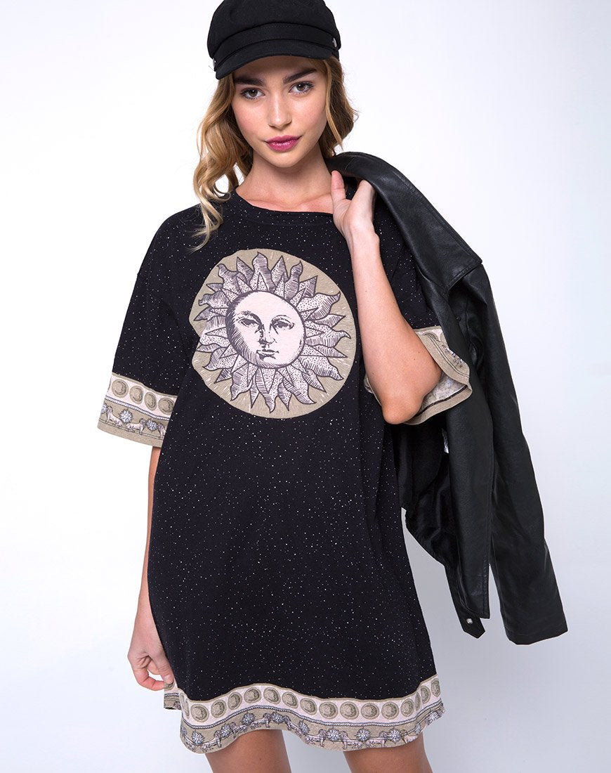Camiseta oversize Sunny Kiss en Eclipse Placement