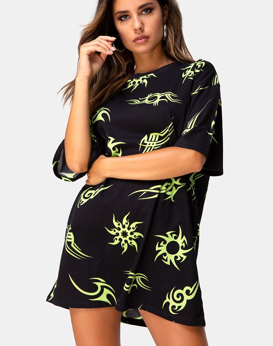 Imagen de Sunny Kiss Tee in Black with Tribal Repeat