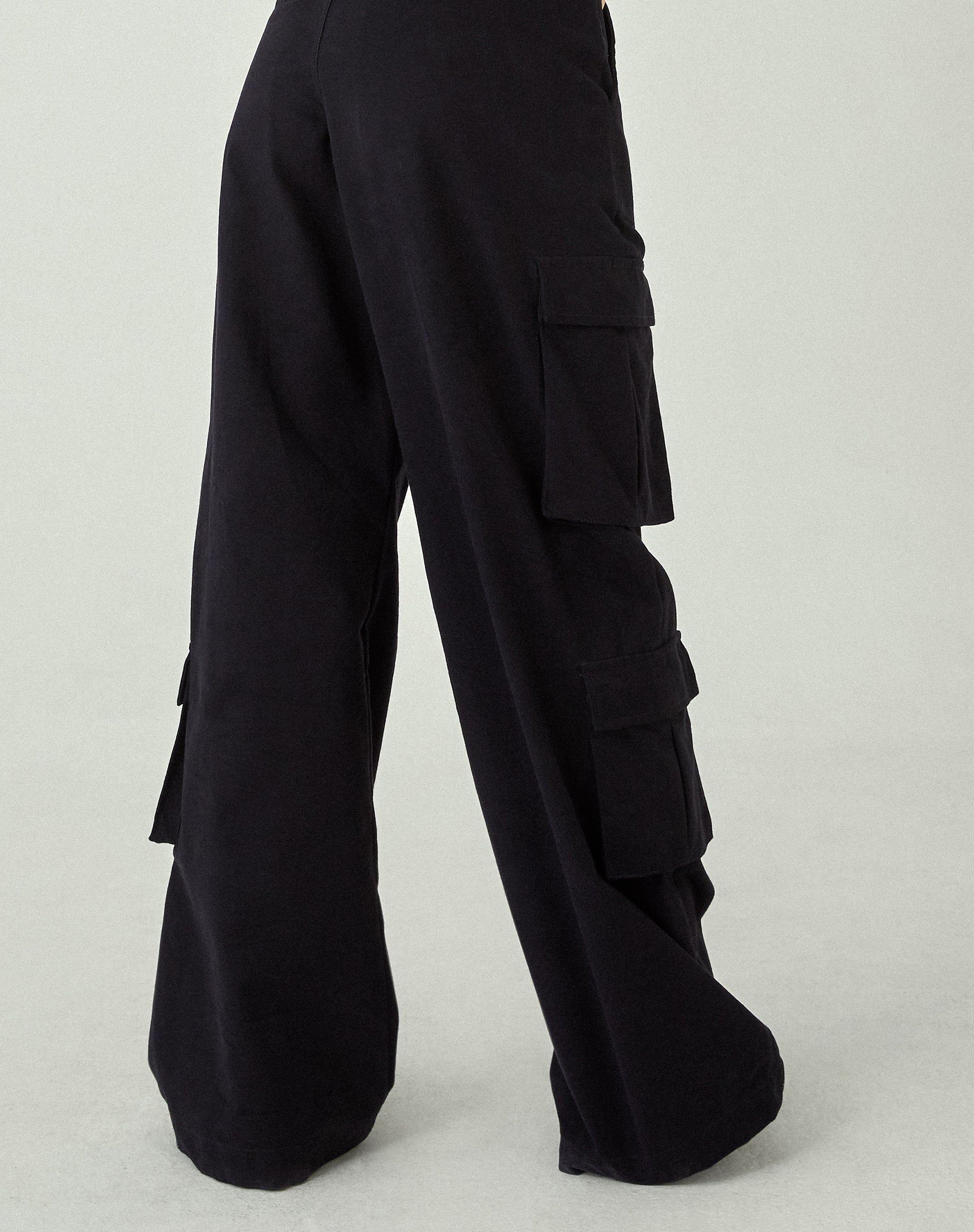 imagen de MOTEL X JACQUIE Shan Pantalón de pierna ancha en negro