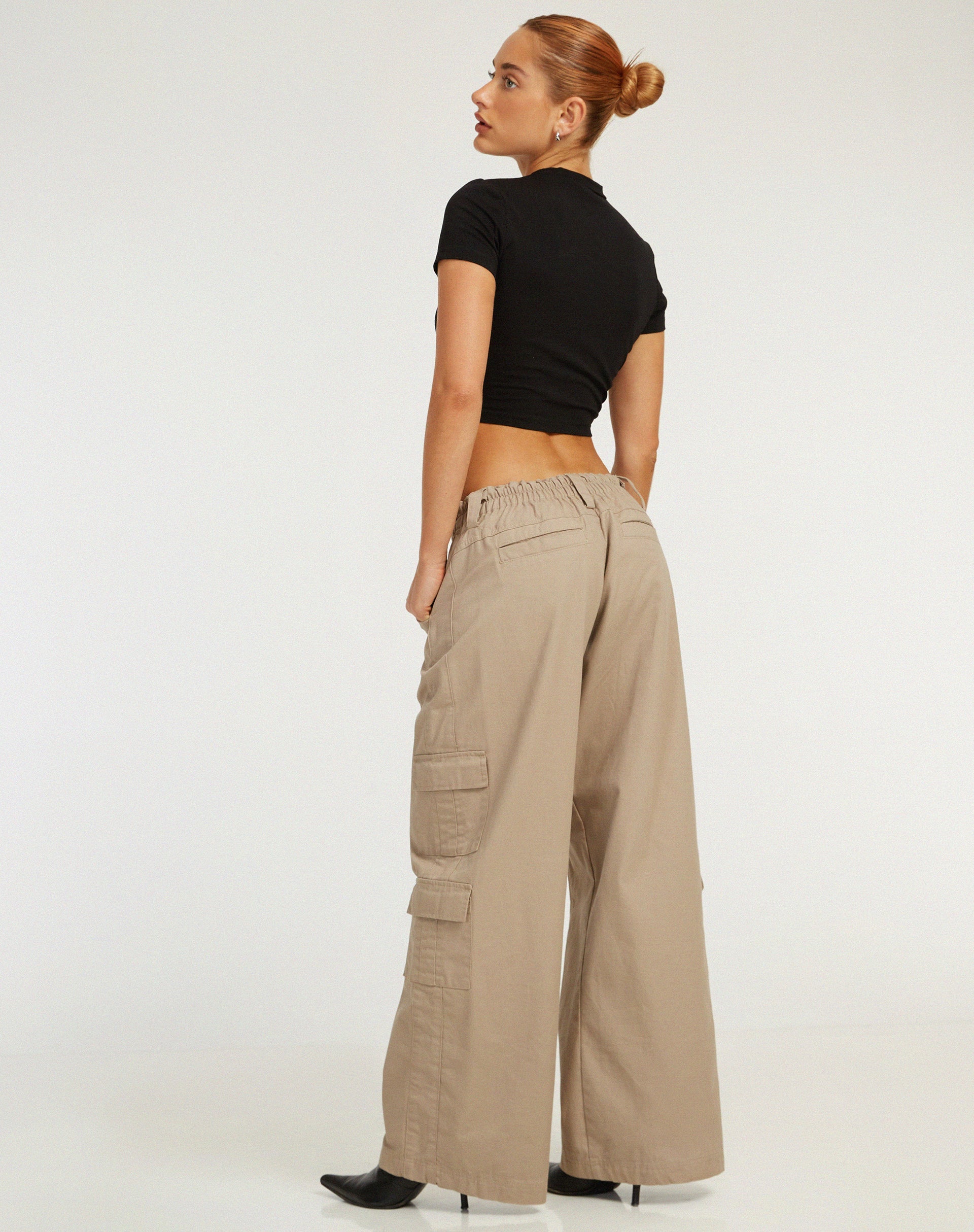 imagen de Surtila Crop Top en Negro 2000 Hotfix Diamante