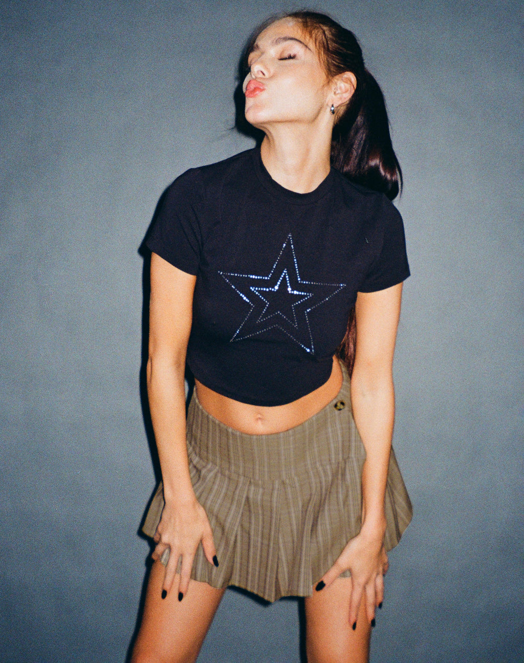 Crop Top Surtila en negro Star Hotfix Diamante