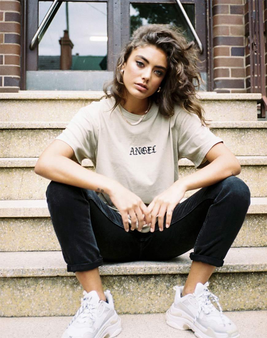 Imagen de Oversize Basic Tee in Tan with Angel Embroidery