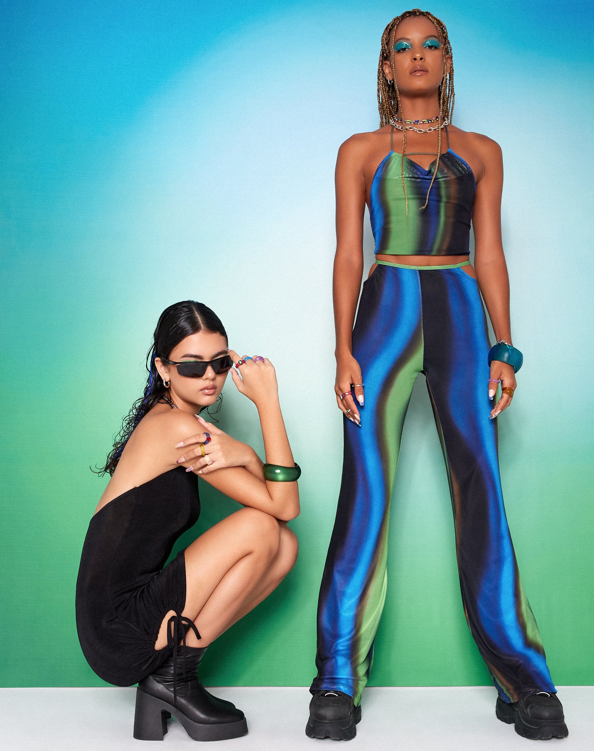 Imagen de MOTEL X OLIVIA NEILL Mares Flare Trouser en verde y azul solarizados