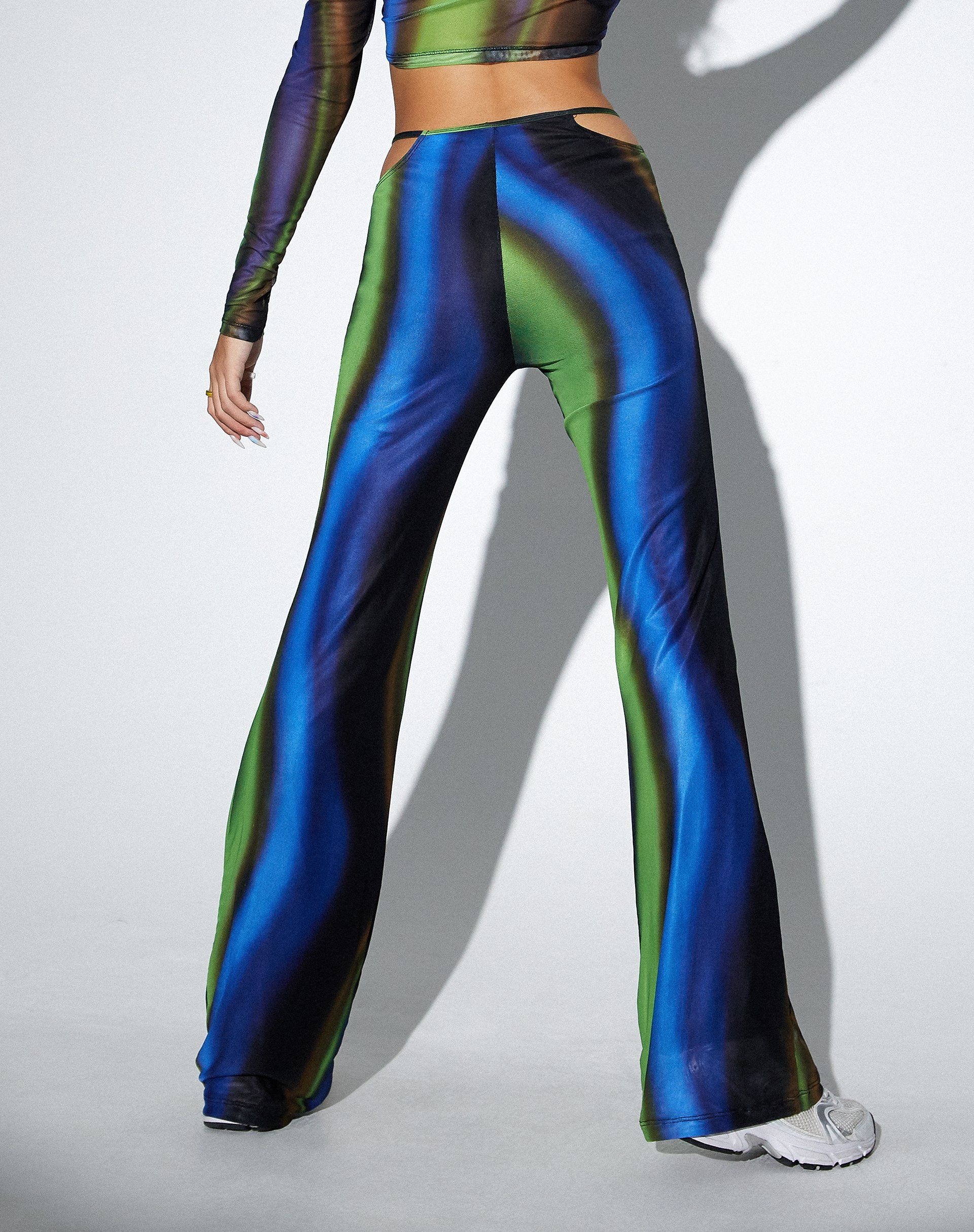 Imagen de MOTEL X OLIVIA NEILL Mares Flare Trouser en verde y azul solarizados