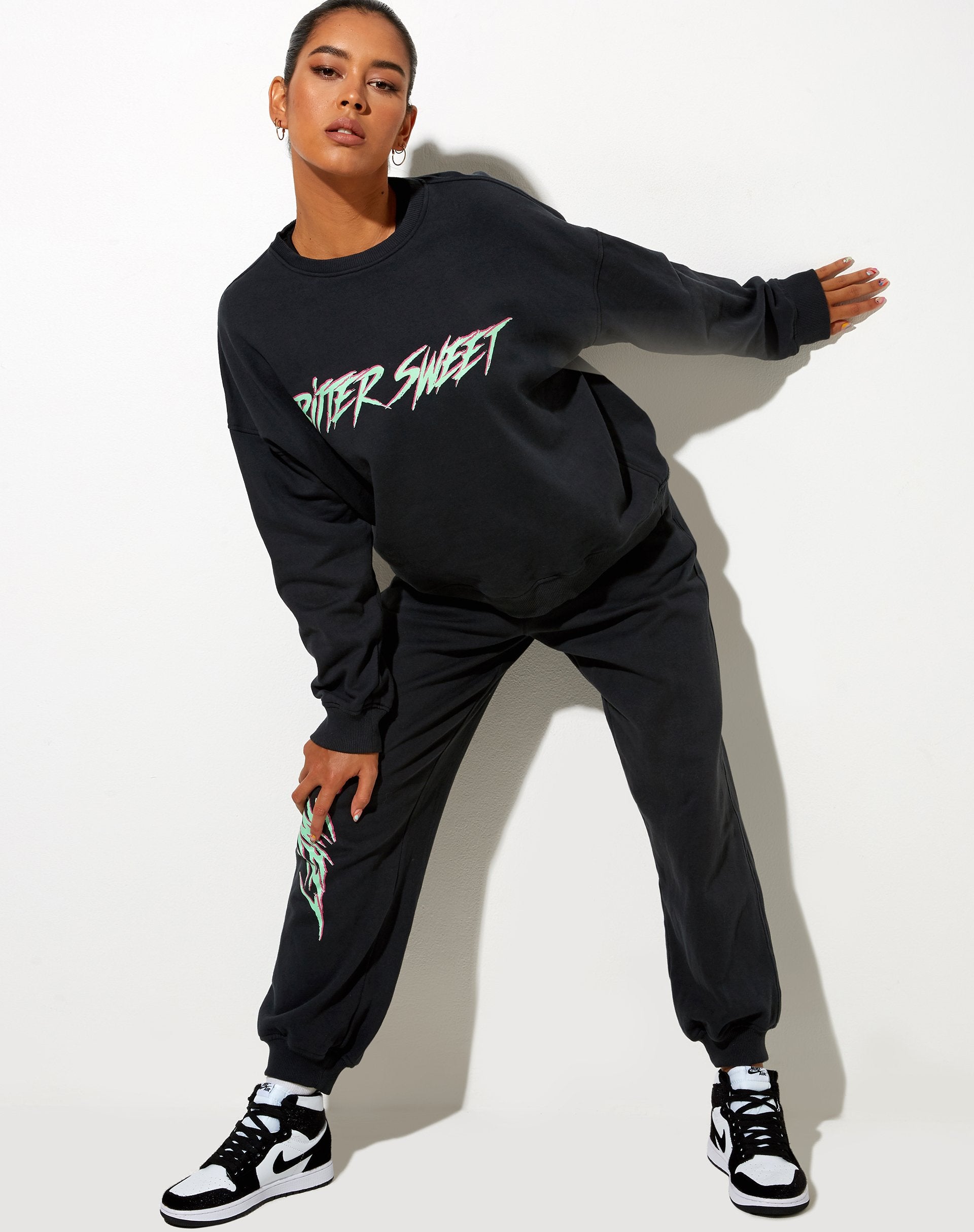 Imagen de sudadera Ted en negro vintage Bittersweet